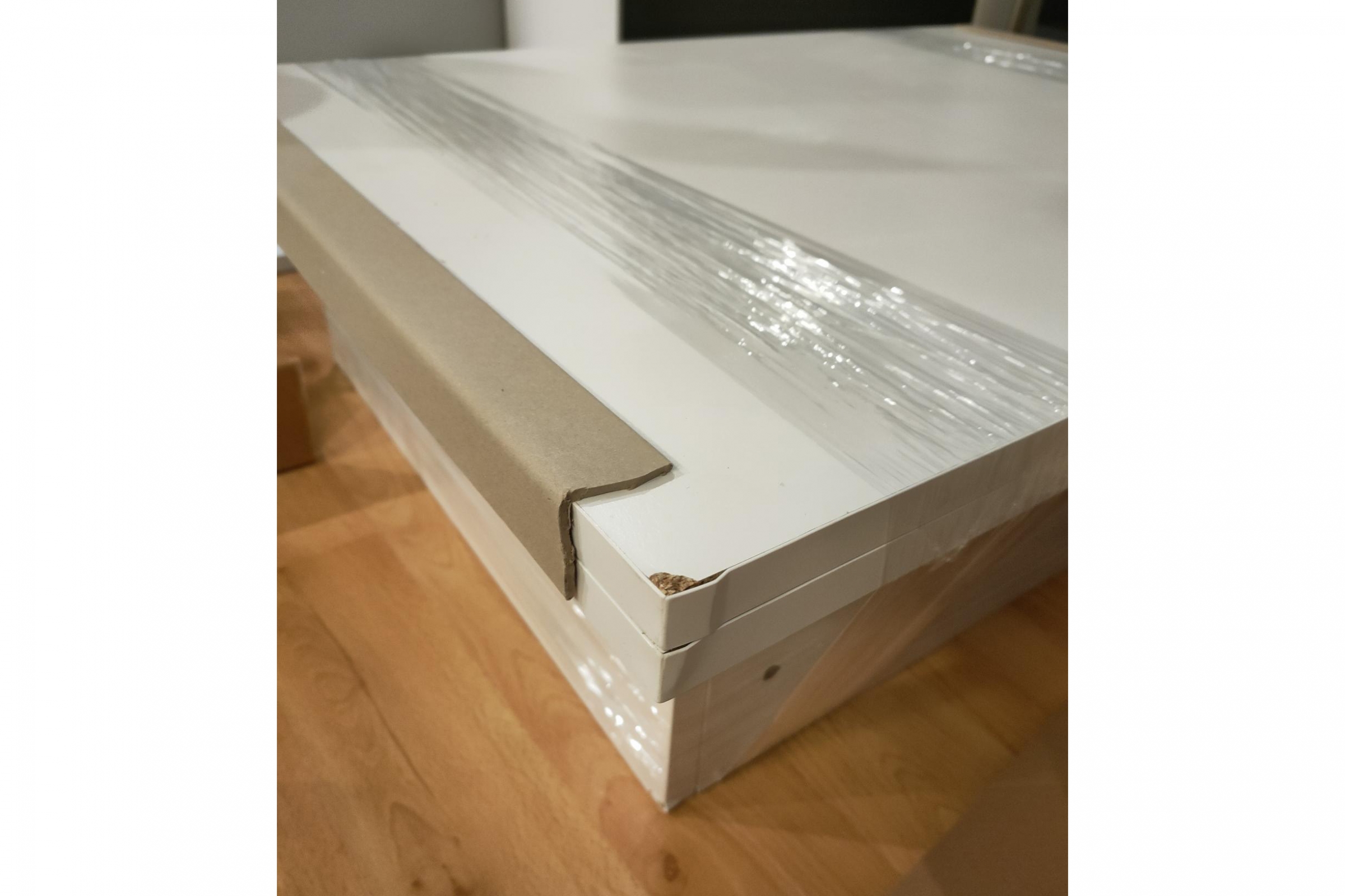 Konferenčný stolík rozkladana so zásuvkami Lumin - Biely - Limitovaná ponuka expozície Konferenčný stolík rozkladana so zásuvkami Lumin - Biely - Limitovaná ponuka expozície