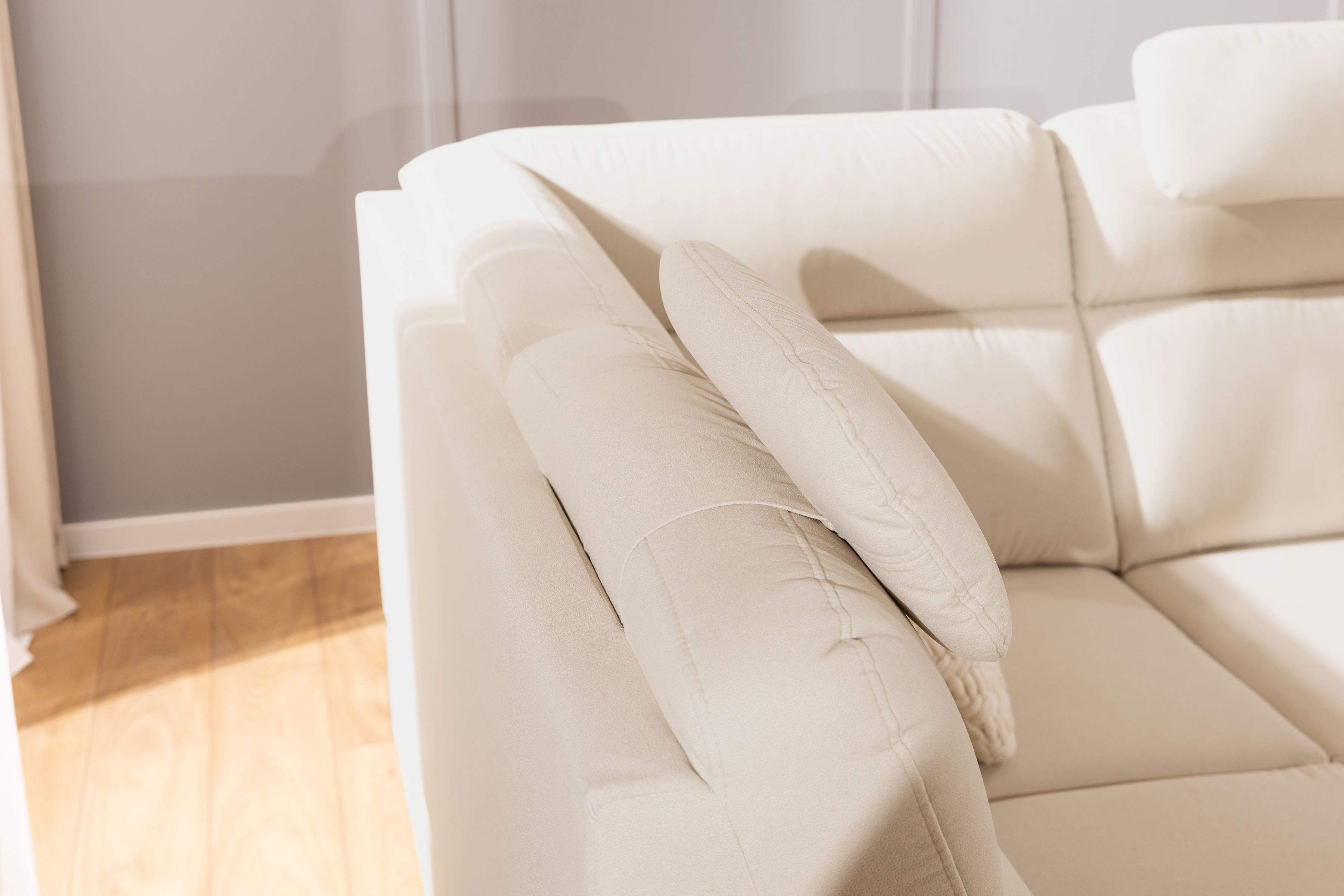 Rohová pohovka Loario L levá s úzkými boky LOARIO BP-A+2SF+OT2L+N-A