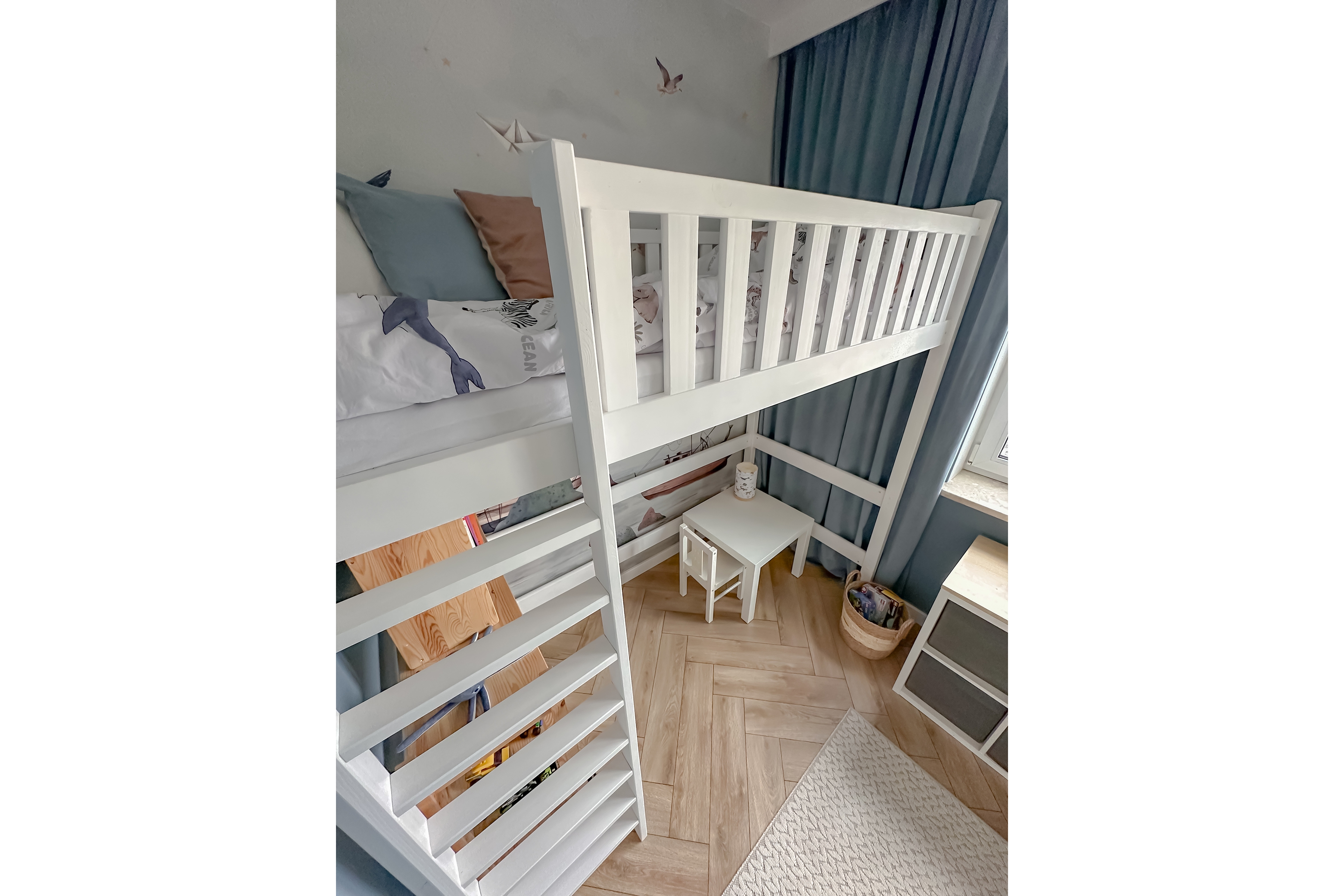 Vyvýšená dřevěná postel Swen 90x190 cm - bílá Postel dřevěná Swen vyvýšená postel - 90x190 / bílá