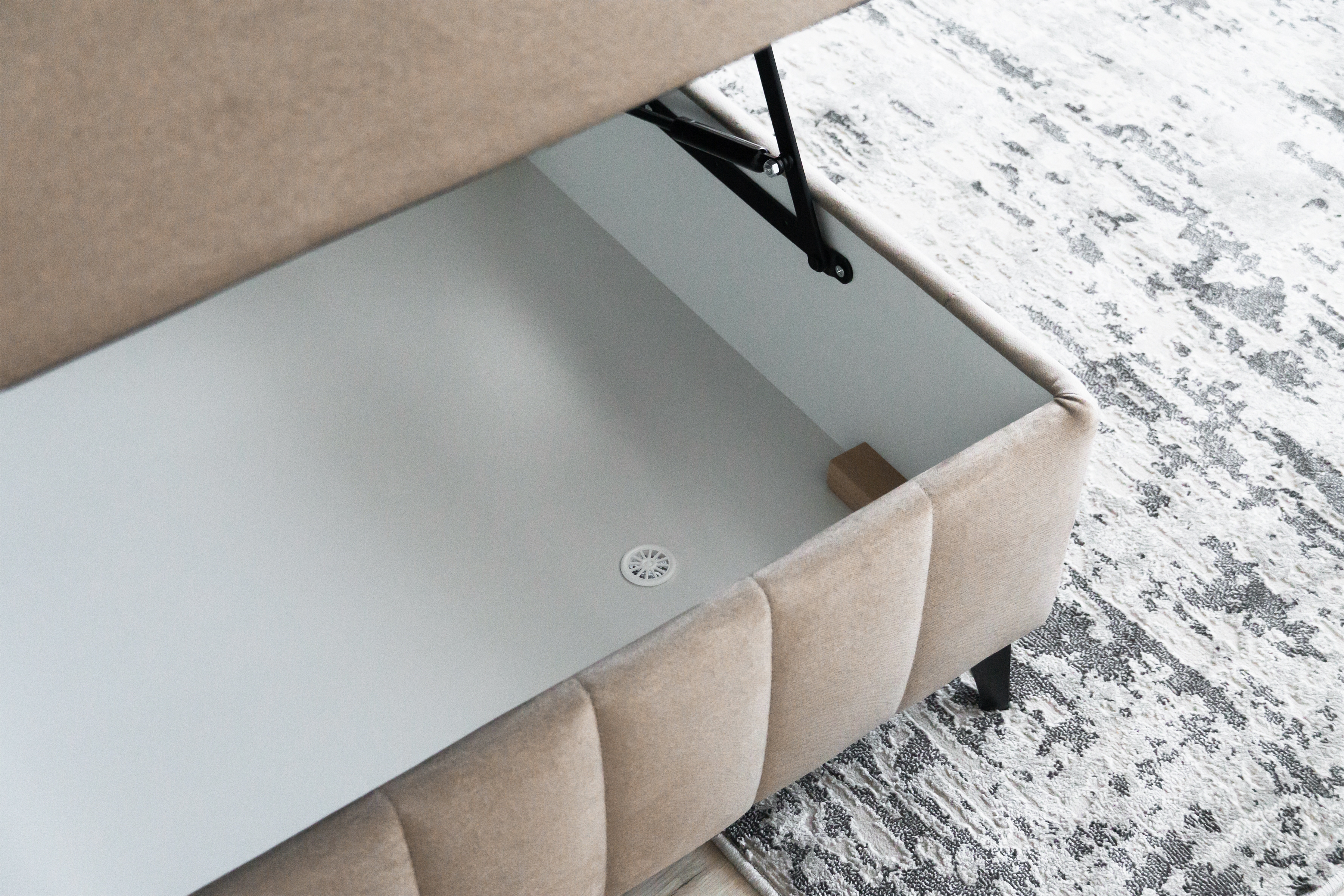  Boxspring posteľ Penia 180x200 s úložným priestorom - béžový zamat Element 6  Boxspring posteľ Penia 180x200 s úložným priestorom - béžový velúr hydrofobowy Element 6 