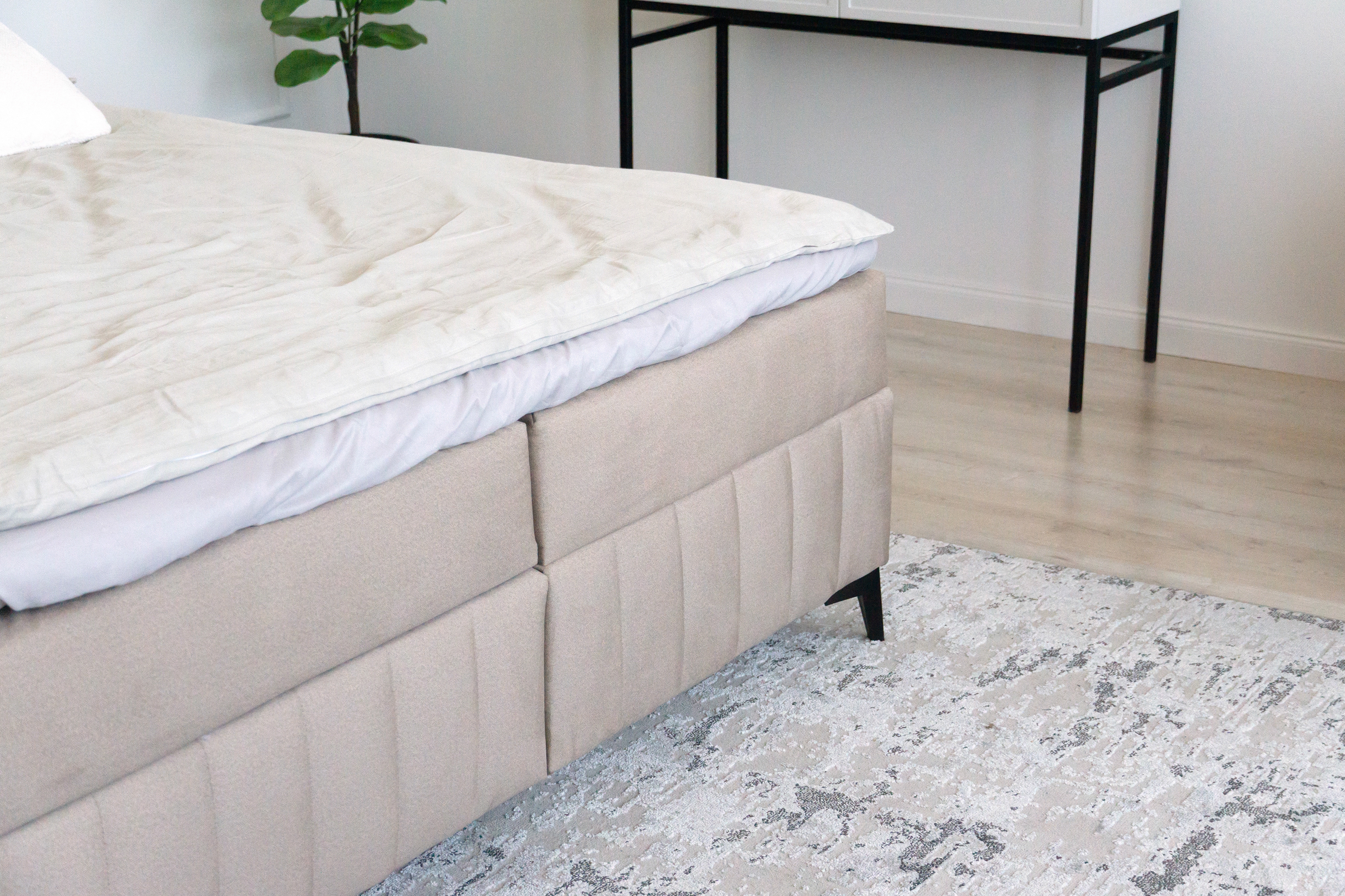  Boxspring posteľ Penia 180x200 s úložným priestorom - béžový zamat Element 6  Boxspring posteľ Penia 180x200 s úložným priestorom - béžový velúr hydrofobowy Element 6 