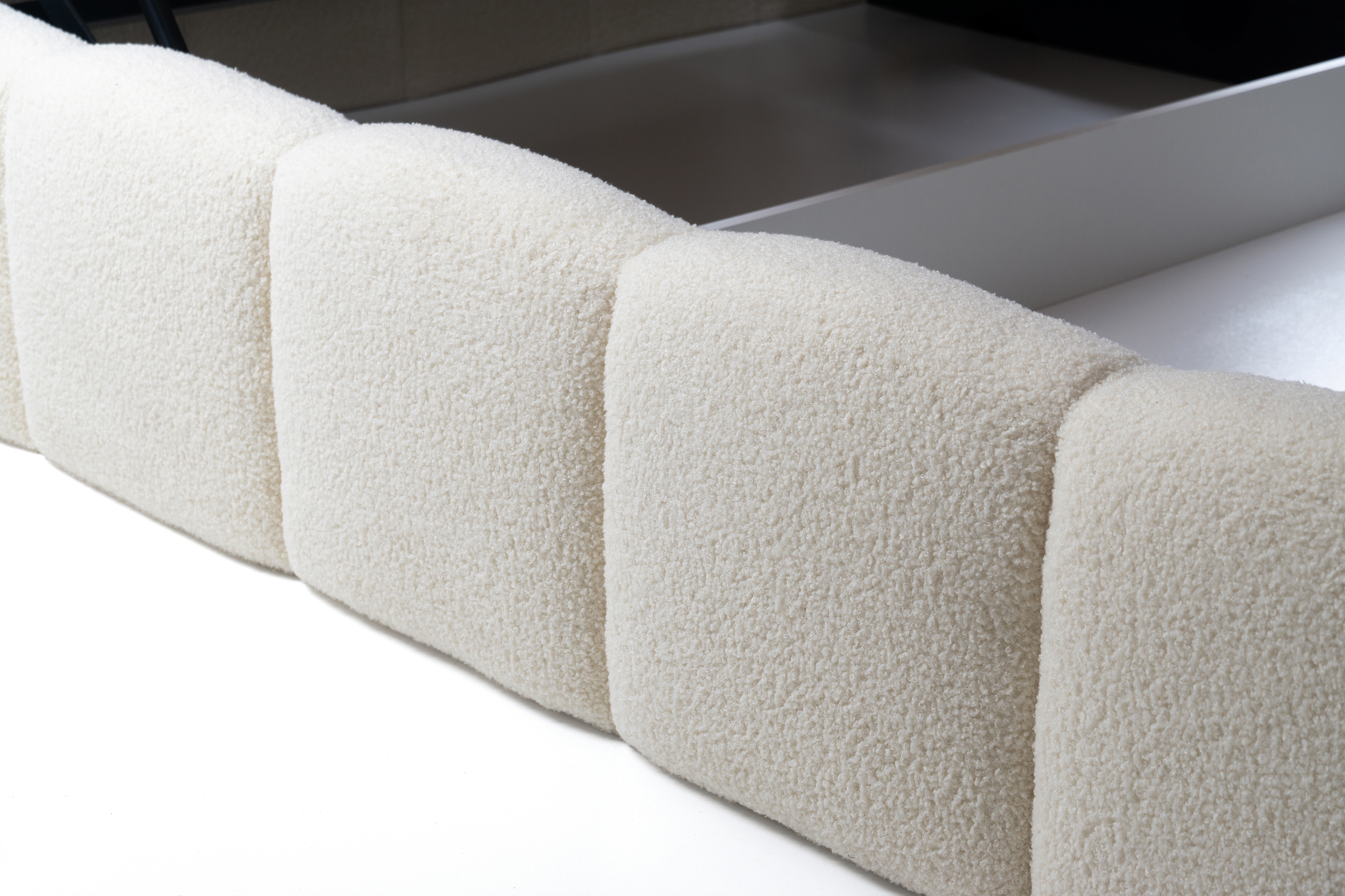 Čalouněná postel Aura 160x200 s úložným prostorem - světlý béž buklé Quelle 02 Postel čalouněné Aura 160x200 s úložným prostorem- světlý béžová bukla Quelle 02