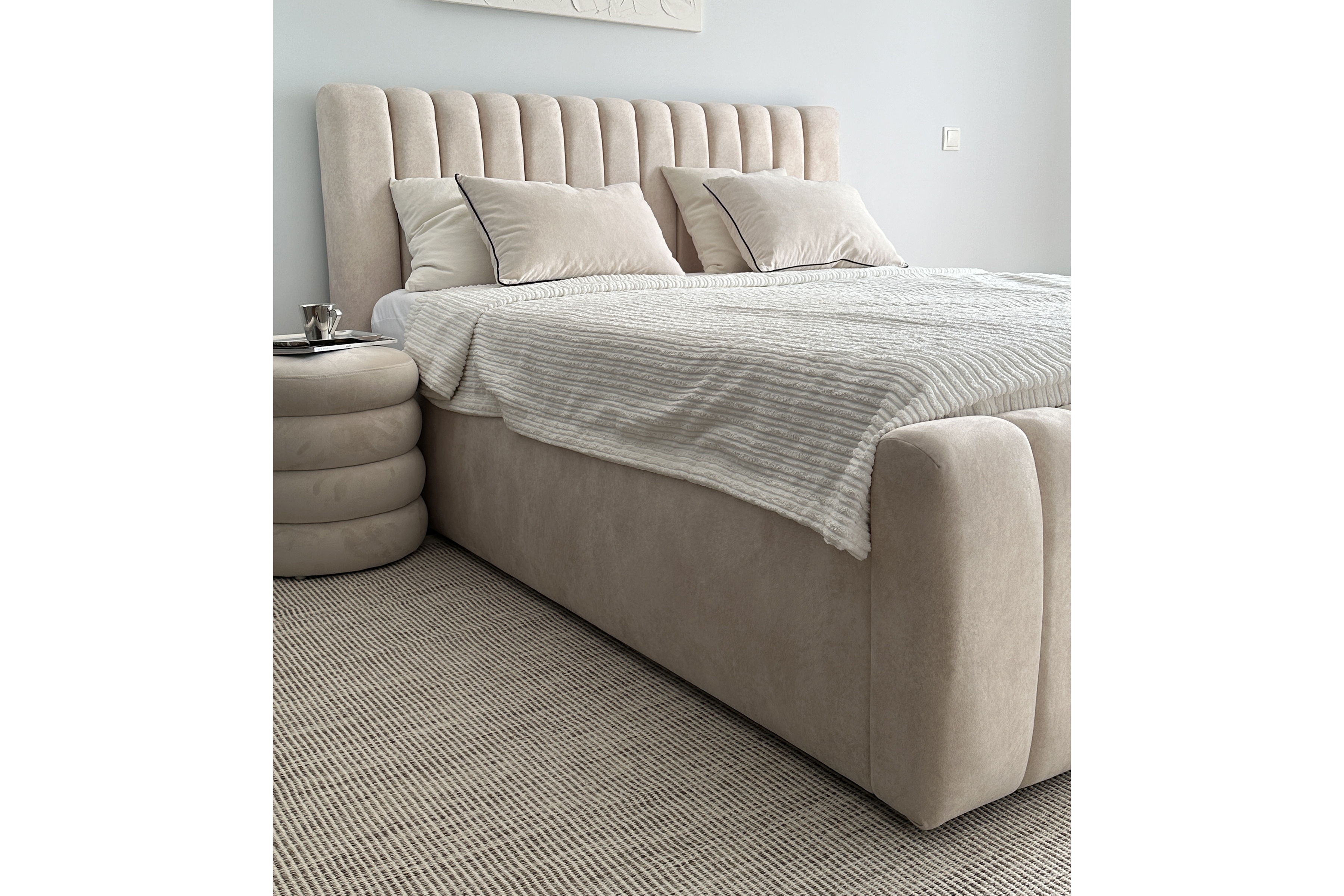 Manželská posteľ Nicole 160x200 cm s úložným priestorom Posteľ čalúnená Nicole 160x200 s úložným priestorom