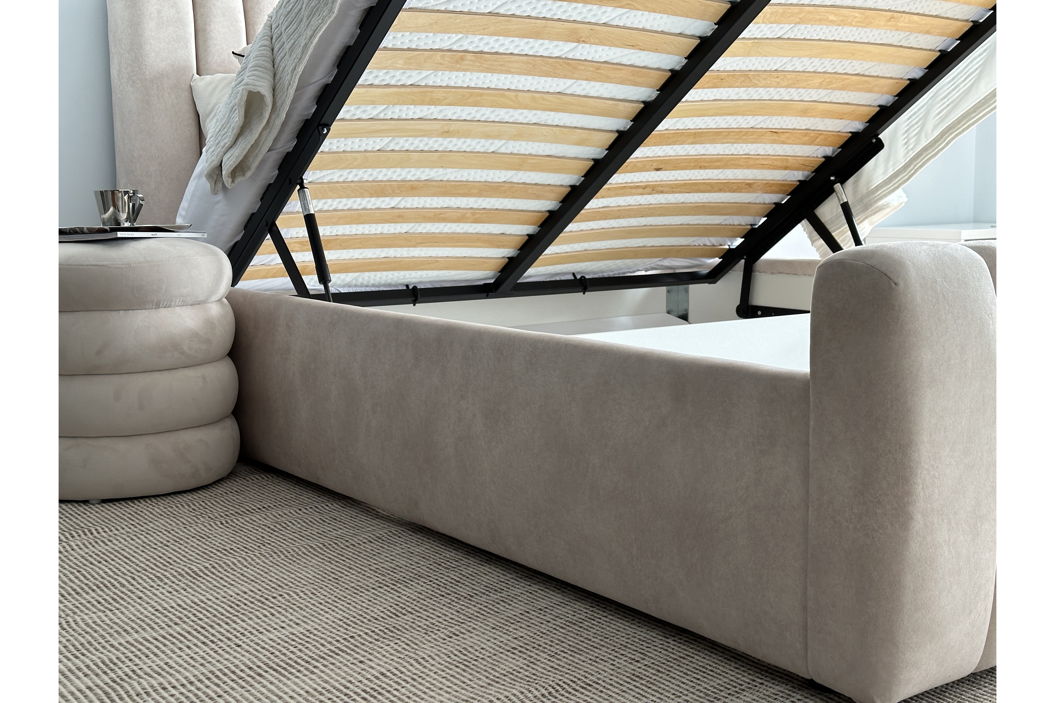 Manželská posteľ Nicole 180x200 cm s úložným priestorom Posteľ čalúnená Nicole 180x200 s úložným priestorom