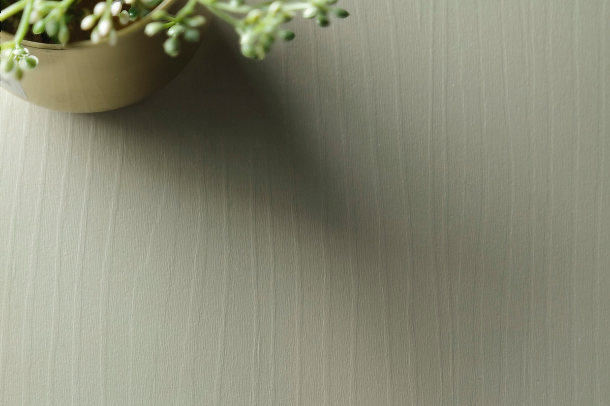 Noční stolek Lumira se zásuvkou a výklenkem - eukalyptus Noční stolek z szuflada i wneka Lumira - eukaliptus / jodelka skandi - dekor eukaliptus