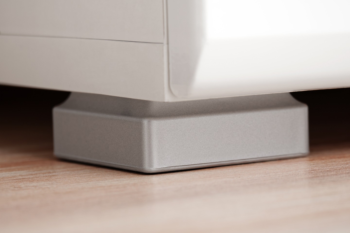 Obývacia stena Wilson - čierna nórska borovica / biely lesk Plastové nožičky 