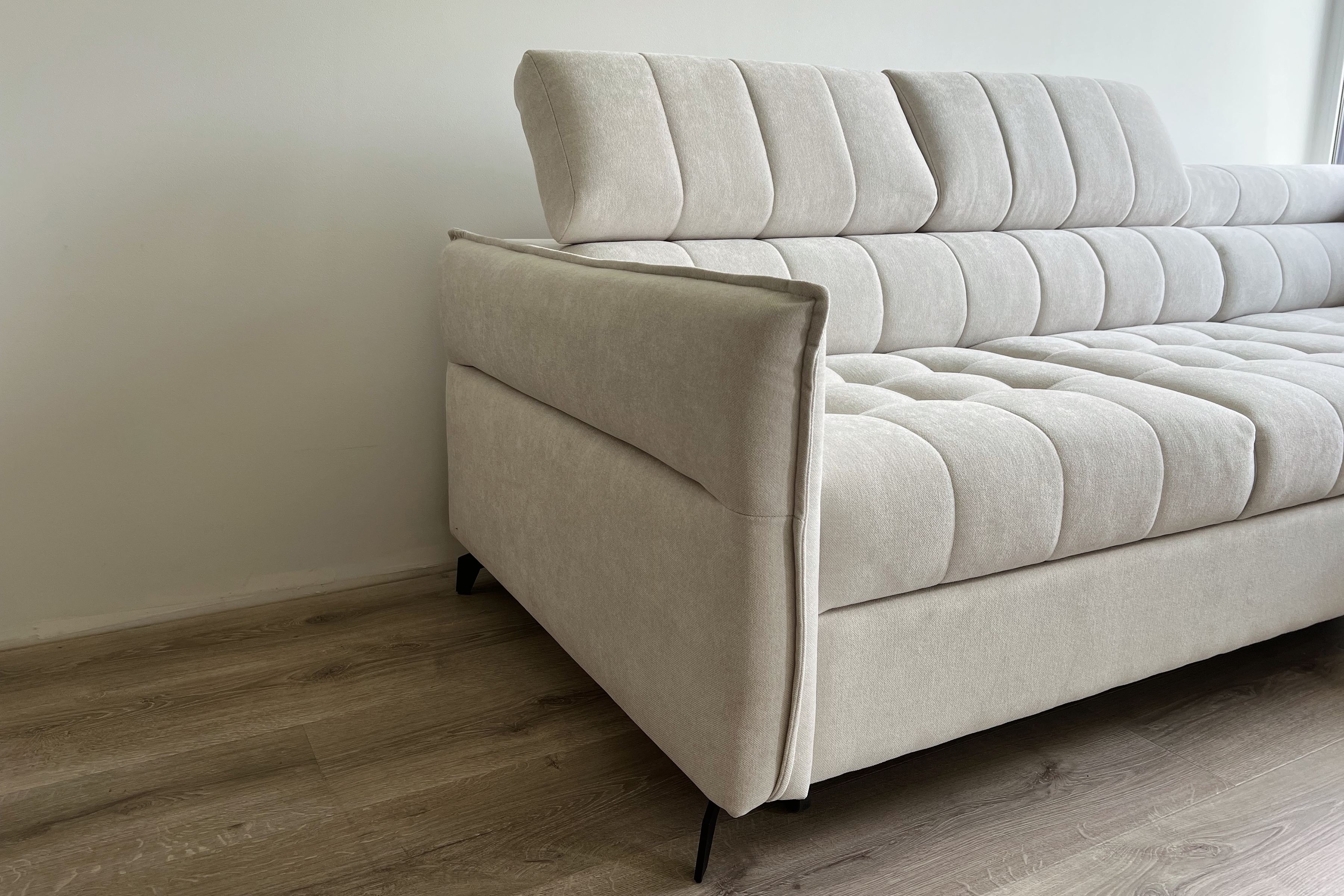 Rohová sedacia súprava Elarias L pravá s funkciou spania - béžový šenil Perfect Harmony 07 Rohová sedacia súprava Elarias L s funkciou spánku pravá strana - béžový šenil Perfect Harmony 07