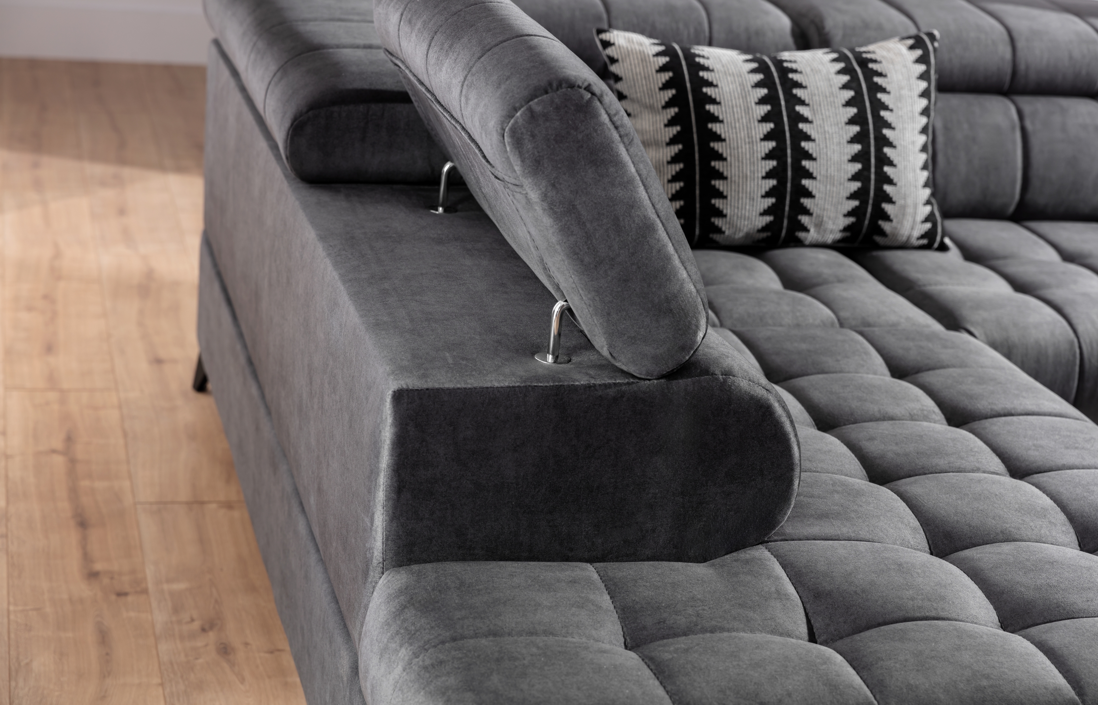 Rozkládací rohová sedací souprava Valoris Maxi levá - grafitová Zetta 305 Rohová sedací souprava levá Valoris Maxi rozkládací - grafitová samet hydrofobní  Zetta 305