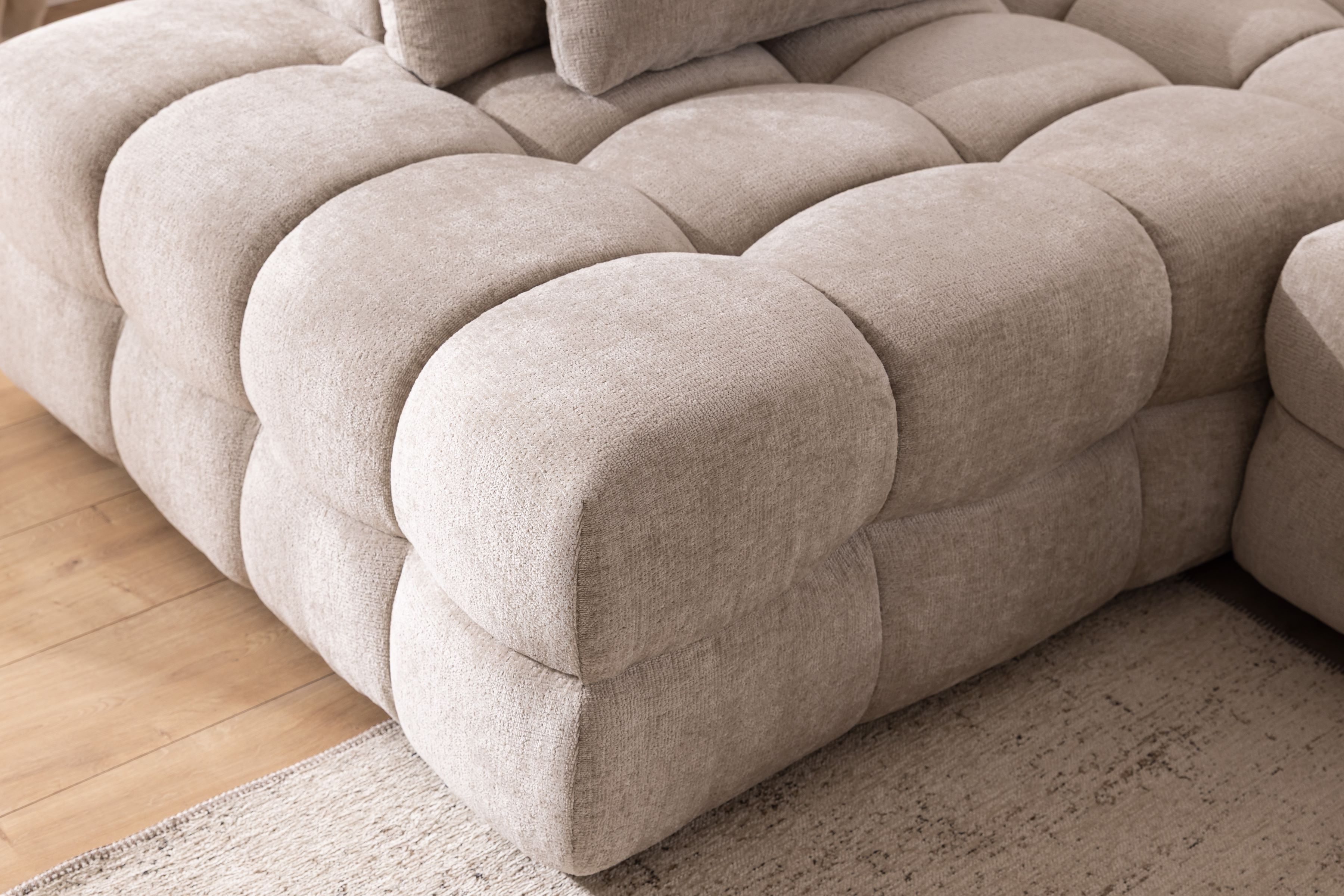 Rohová pohovka Magnelio Prestige L levá s elektrickým výsuvem sedáku - béžový szenil Perfect Harmony 07 Rohová sedací souprava levá Magnelio Prestige L z elektricky wysuwanym sedadlem - béžová šenil Perfect harmony 07