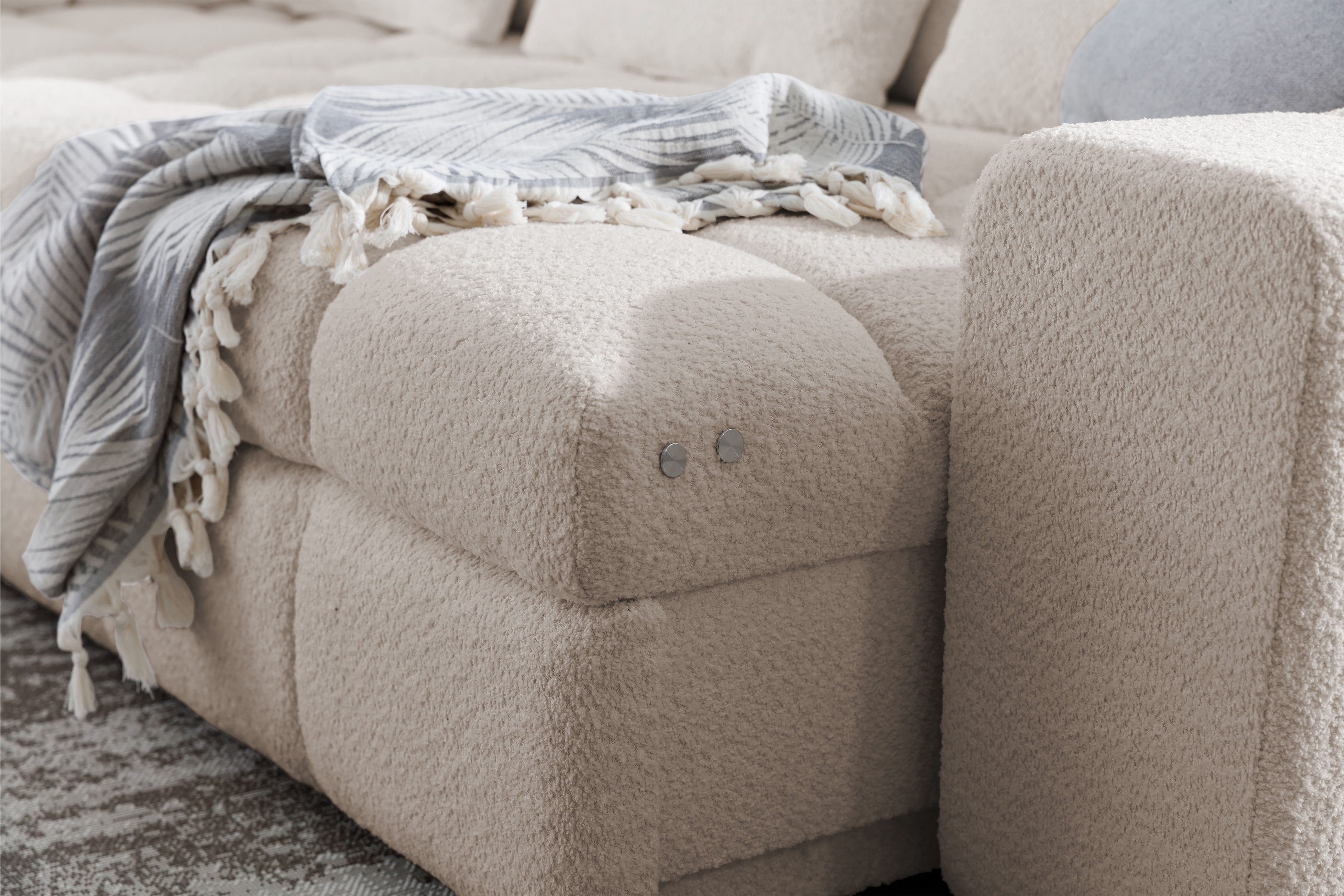 Rozkladacia rohová sedačka Magnelio L ľavá s el. výsuvom - béžové buklé Catch Me 02 Rohová sedacia súprava Ľavá strana rozkladany s elektricky výsuvným sedákem Magnelio L - Béžová boucle Catch me 2