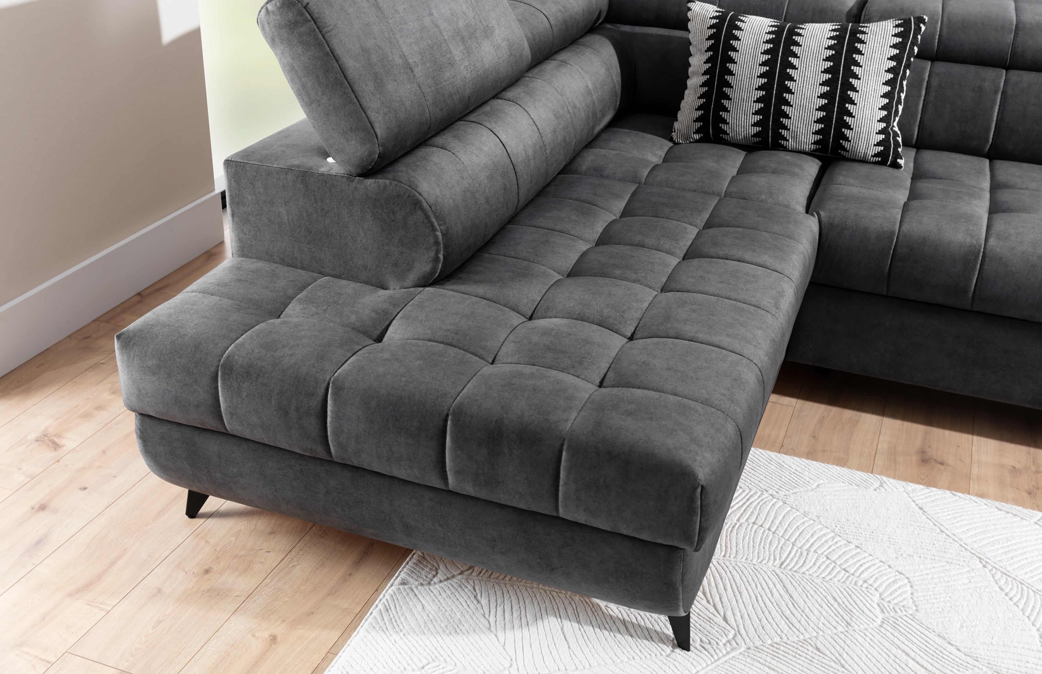 Rozkládací rohová sedací souprava Valoris Maxi levá - grafitová Zetta 305 Rohová sedací souprava levá Valoris Maxi rozkládací - grafitová samet hydrofobní  Zetta 305