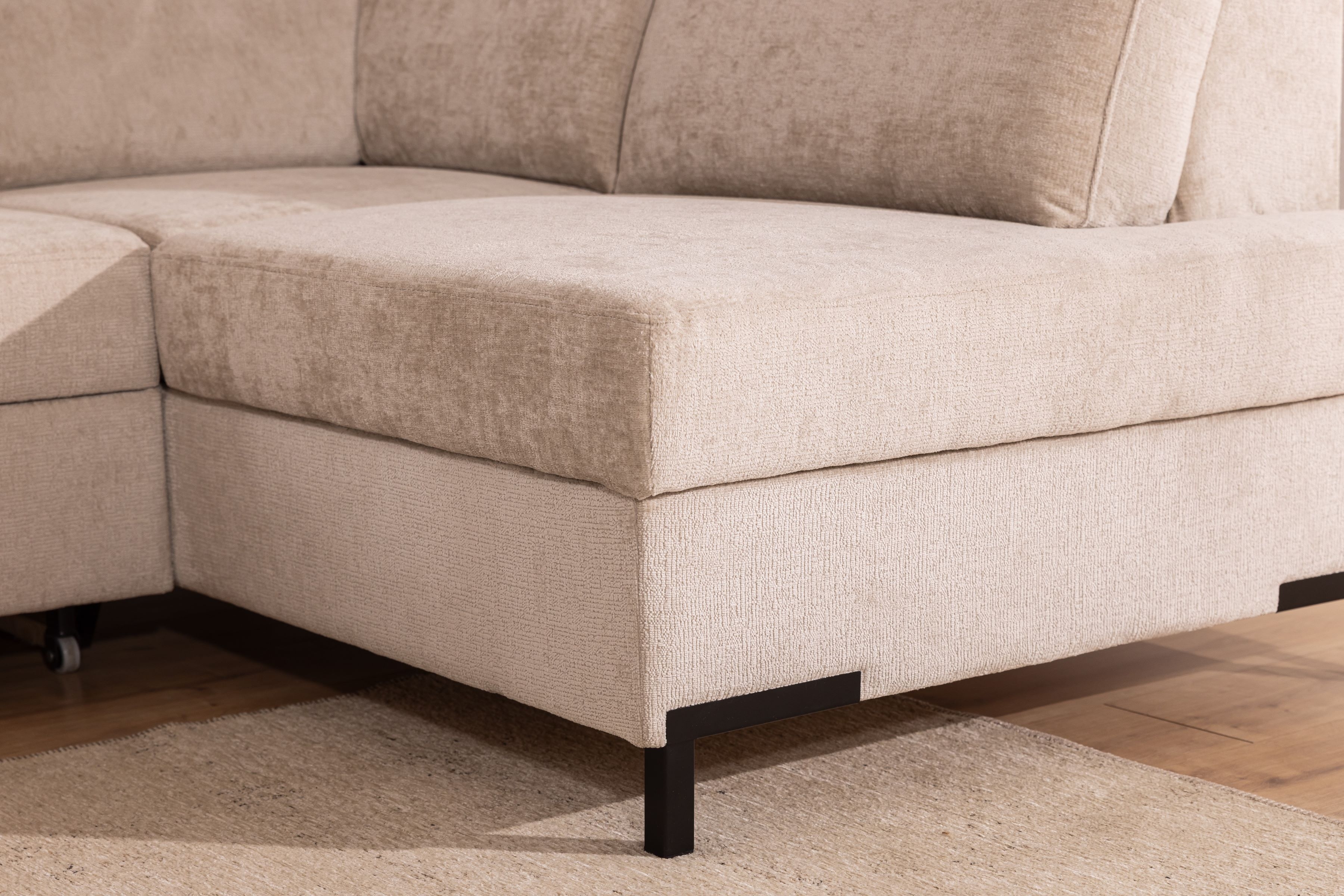 Rohová pohovka Loario L pravá se širokými proříznutými boky - béžový szenil Perfect Harmony 07 Rohová sedací souprava Loario L pravá z szerokim, wcietym bokiem - béžová šenil Perfect Harmony 07