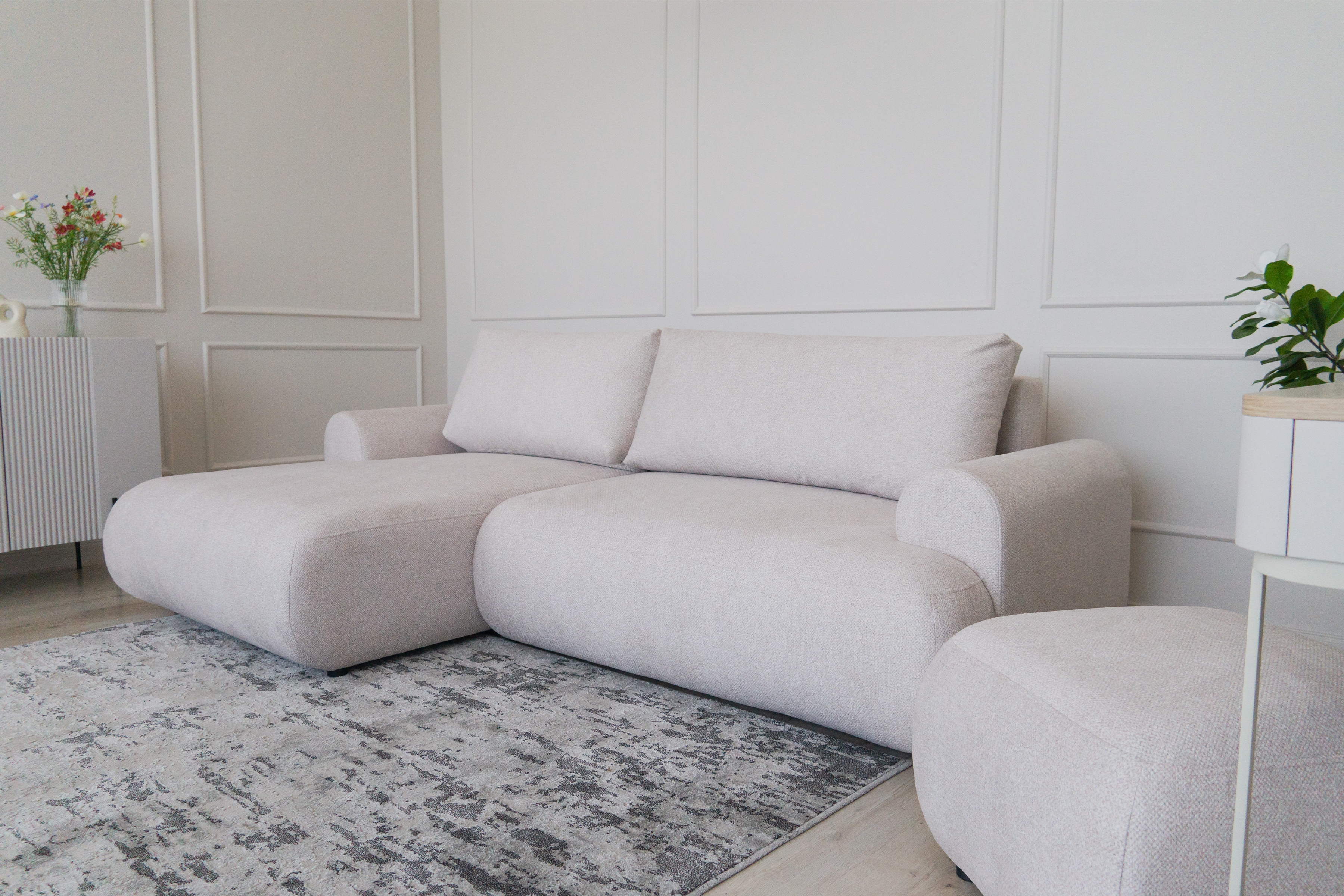 Rozkladacia rohová sedacia súprava Lotulis Mini ľavá - krémová pletenina Blur 01 Rohová sedacia súprava Lotulis Mini s funkciou spánku Ľavá strana - kremowa dzianina hydrofobowa Blur 01 