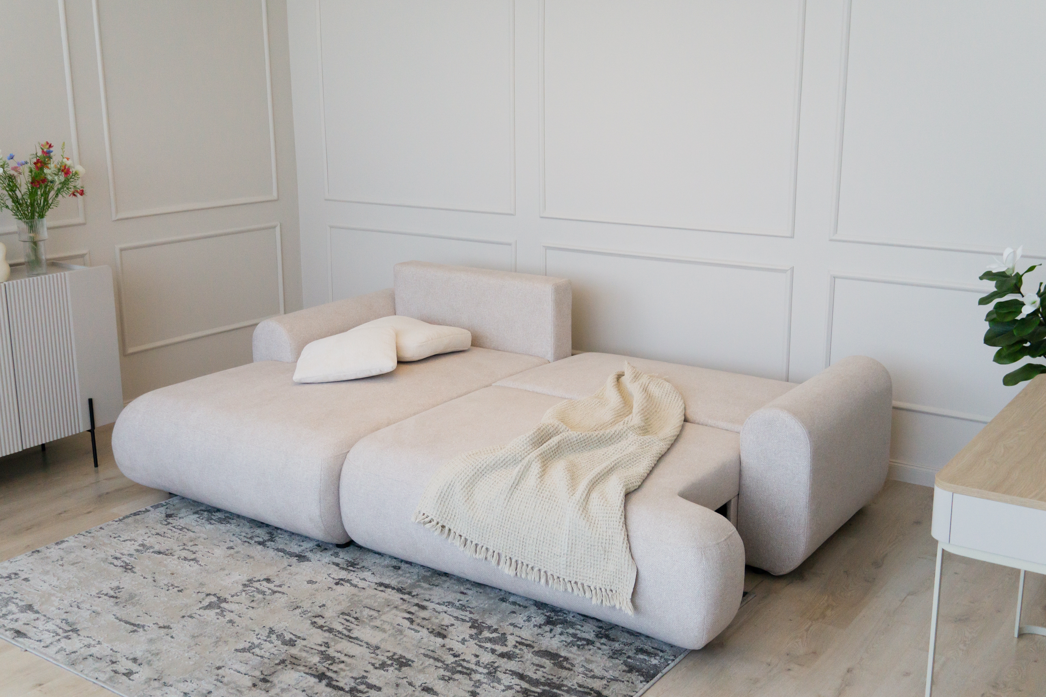 Rozkladacia rohová sedacia súprava Lotulis Mini ľavá - krémová pletenina Blur 01 Rohová sedacia súprava Lotulis Mini s funkciou spánku Ľavá strana - kremowa dzianina hydrofobowa Blur 01 