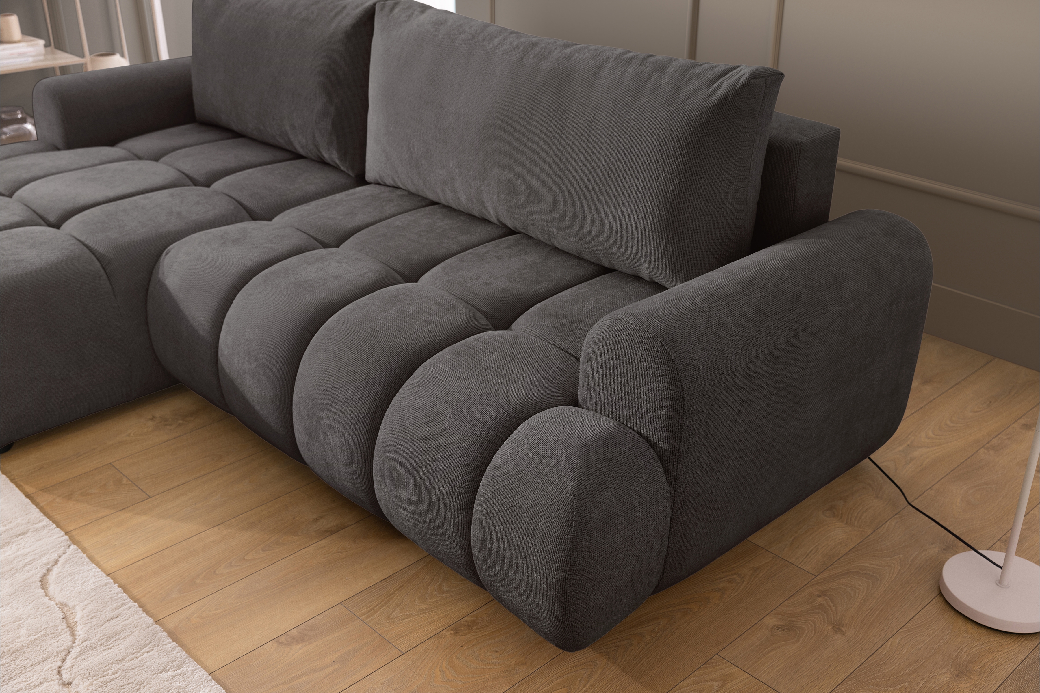 Rozkládací rohová sedací souprava Lutario Mini levá - tmavě šedá Venice 2021 Rohová sedací souprava Lutario Mini rozkládací levá - ciemnoszara plecionka hydrofobowa Venice 2021