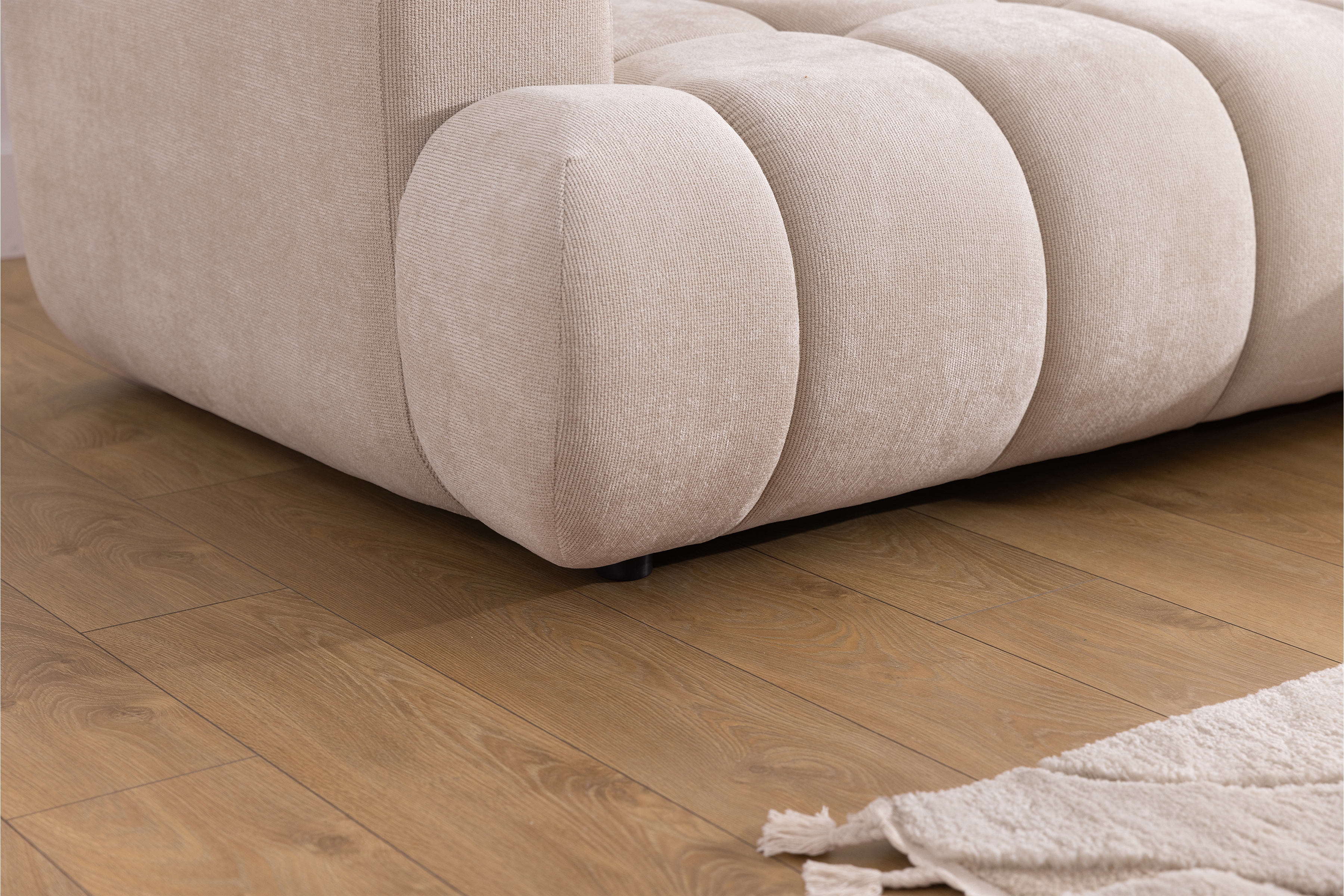 Rozkládací rohová sedací souprava Lutario Mini pravá - béžová Venice 2026 Rohová sedací souprava Lutario Mini rozkládací pravá - béžová plecionka hydrofobowa Venice 2026