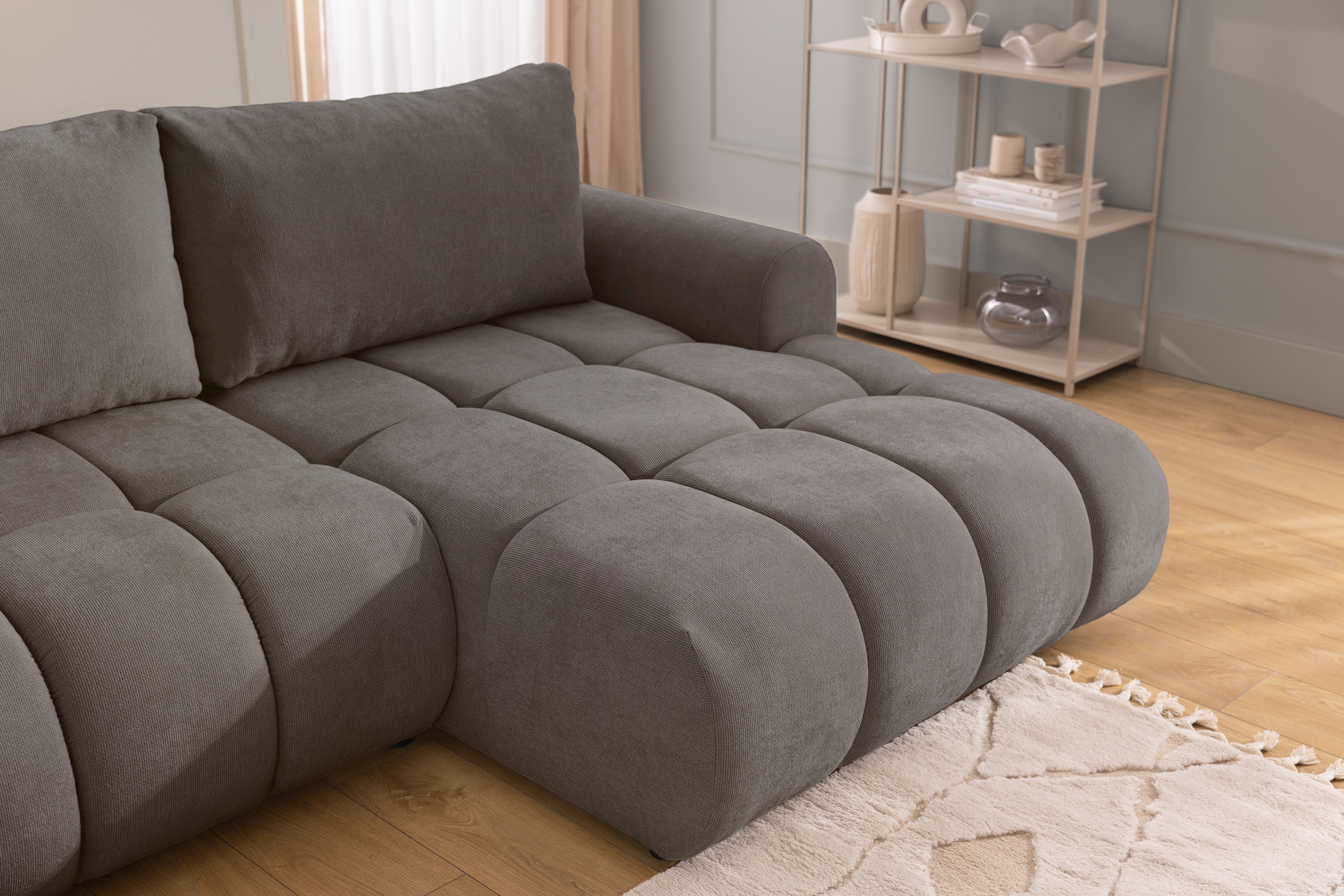 Rozkládací rohová sedací souprava Lutario Mini pravá - šedohnědá Venice 2022 Rohová sedací souprava Lutario Mini rozkládací pravá - hnědá plecionka hydrofobowa Venice 2022