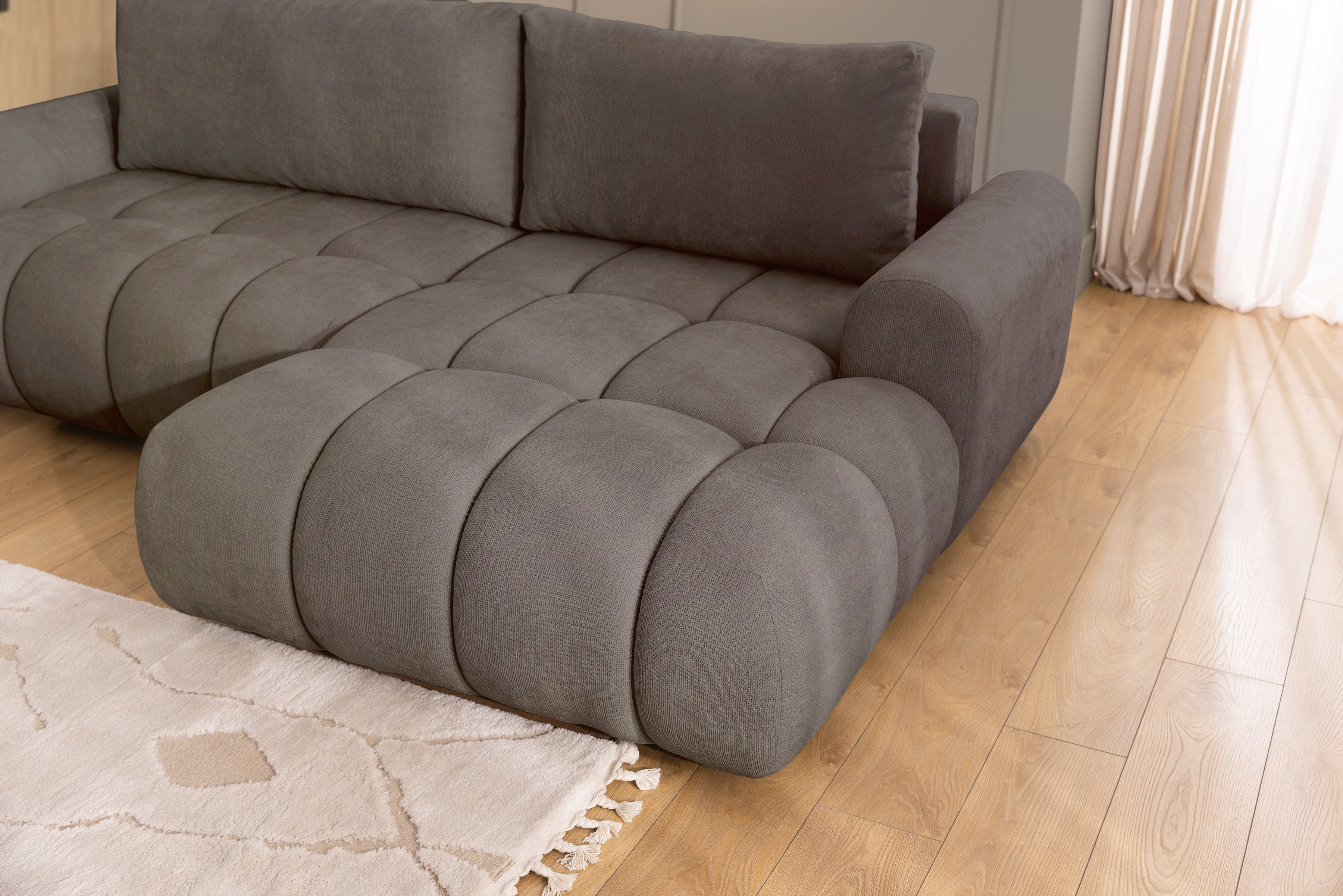 Rozkládací rohová sedací souprava Lutario Mini pravá - šedohnědá Venice 2022 Rohová sedací souprava Lutario Mini rozkládací pravá - hnědá plecionka hydrofobowa Venice 2022