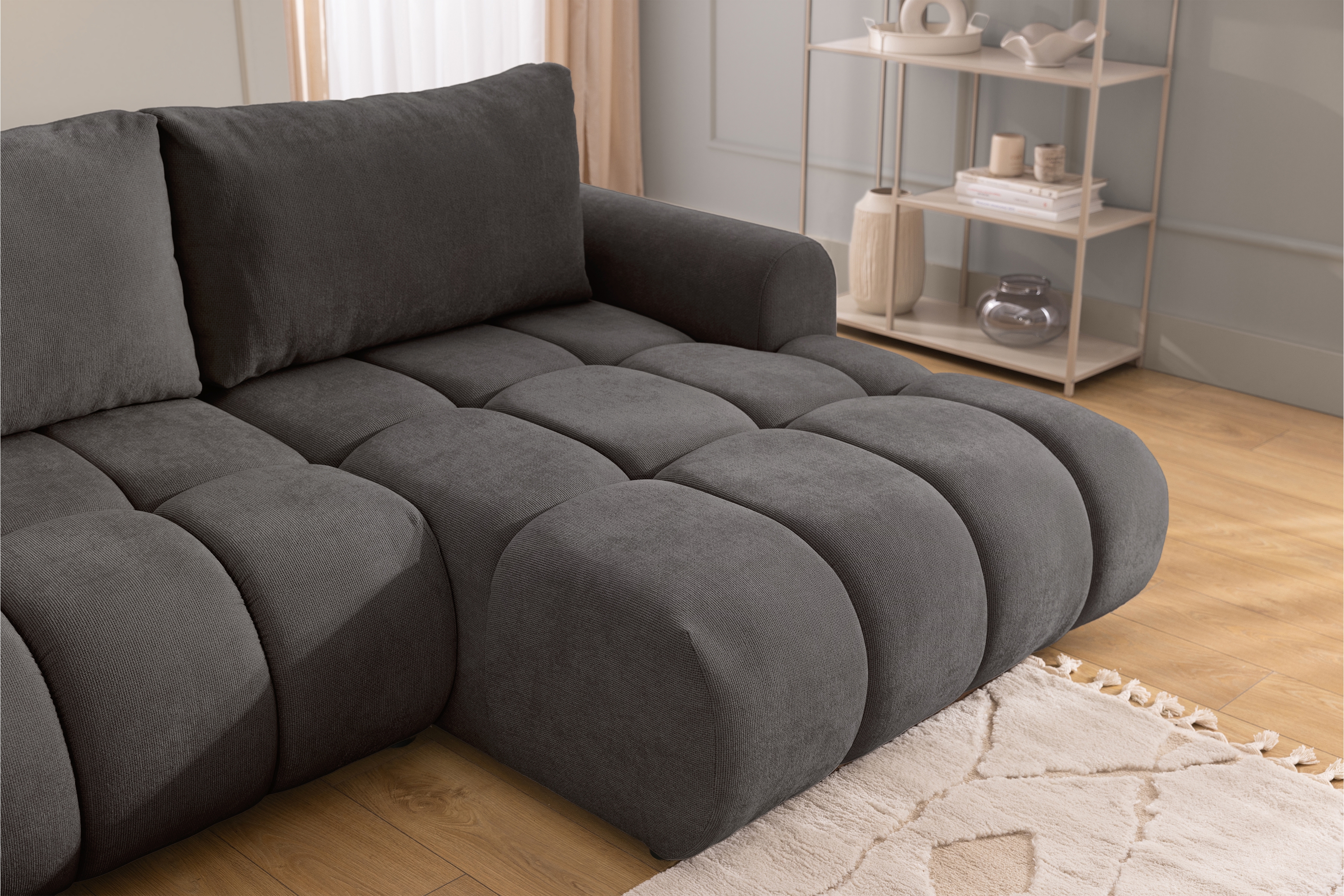 Rozkládací rohová sedací souprava Lutario Mini pravá - tmavě šedá Venice 2021 Rohová sedací souprava Lutario Mini rozkládací pravá - ciemnoszara plecionka hydrofobowa Venice 2021