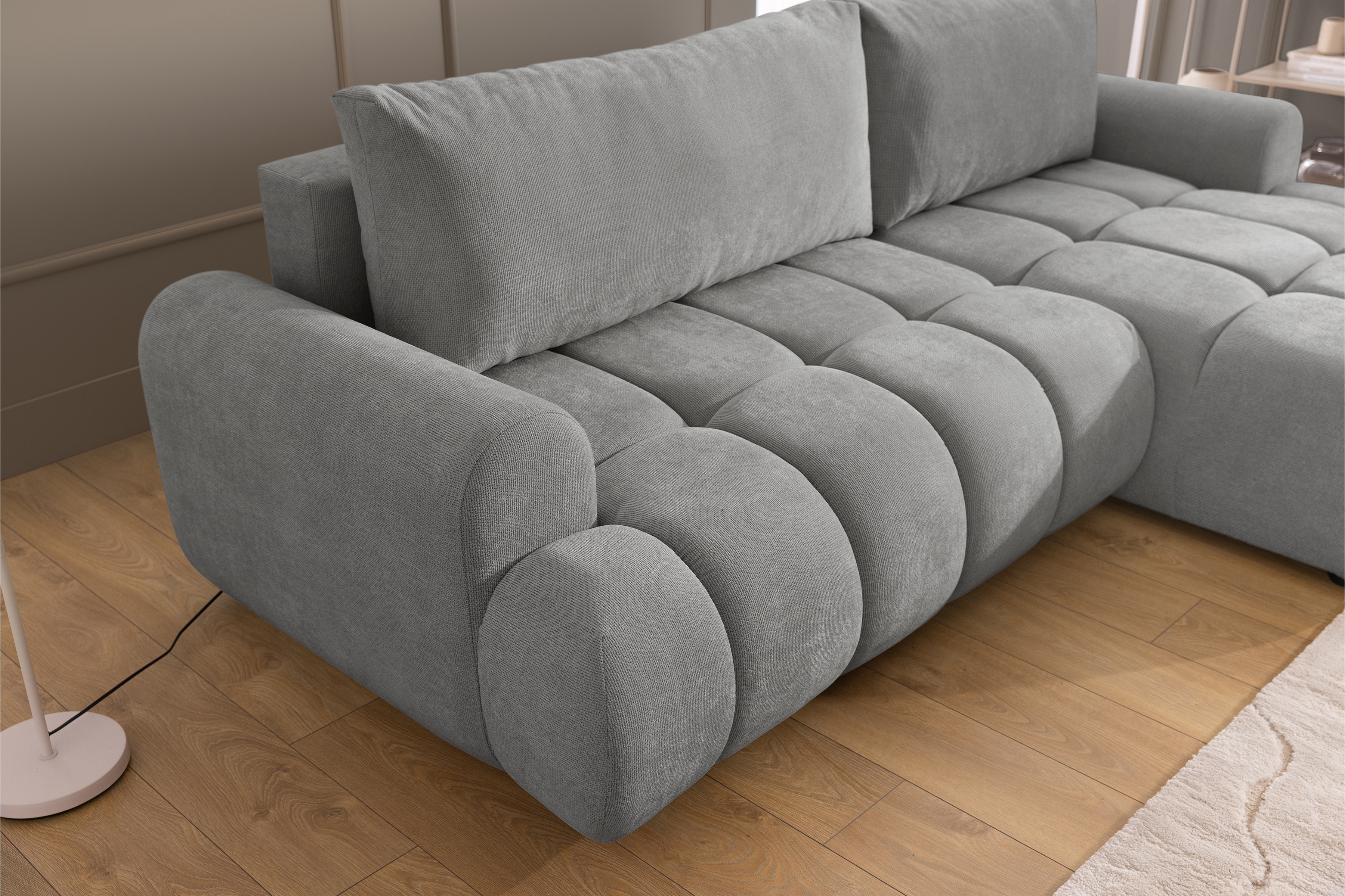 Rozkládací rohová sedací souprava Lutario Mini pravá - šedá Venice 2023 Rohová sedací souprava Lutario Mini rozkládací pravá - šedá plecionka hydrofobowa Venice 2023