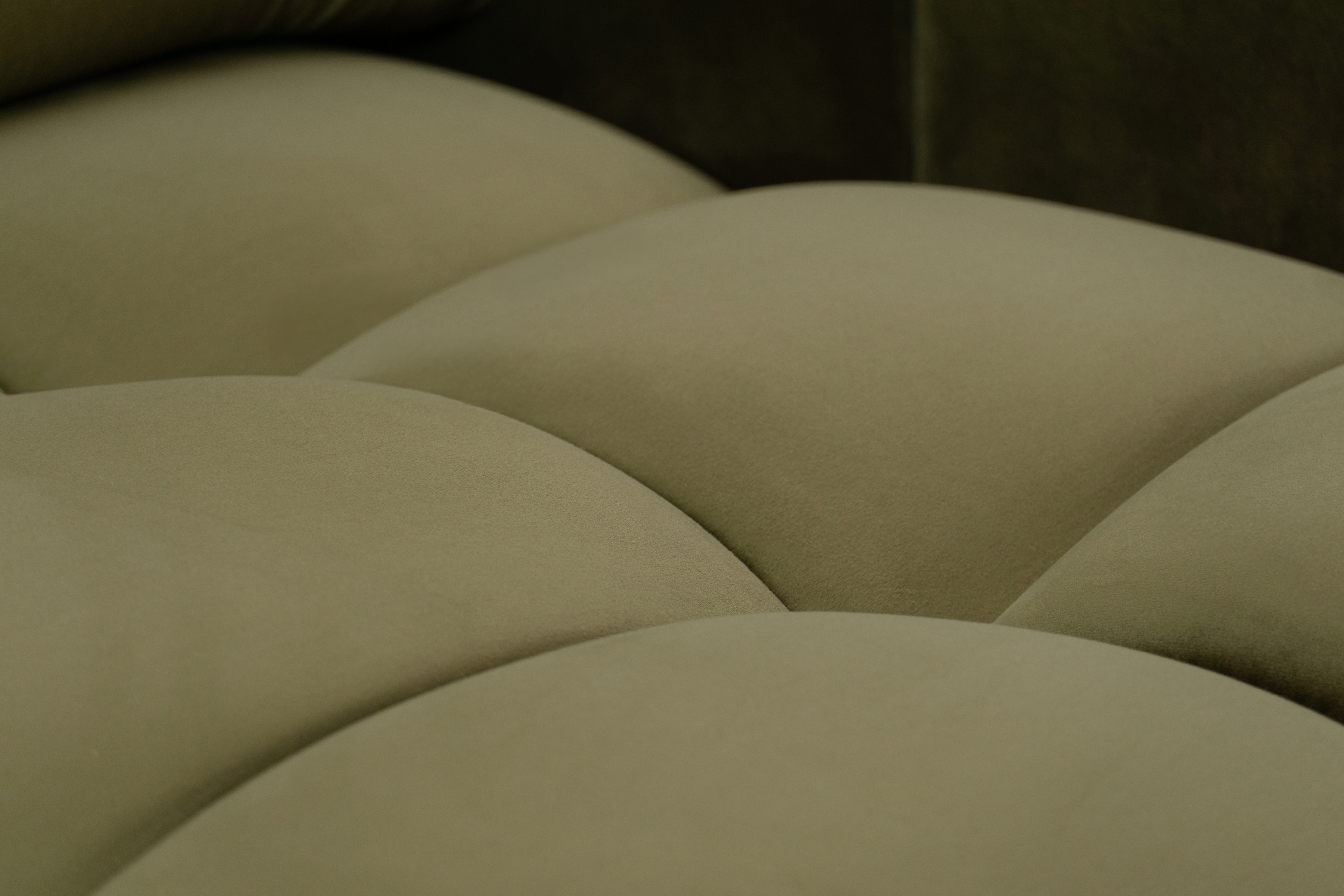 Rohová sedacia súprava Magnelio L ľavá elektrická s rozkladacou funkciou - zelený zamat Velluto 35 Rohová sedacia súprava Magnelio L elektryczny s funkciou spánku Ľavá strana - Zelený velúr Velluto 35 