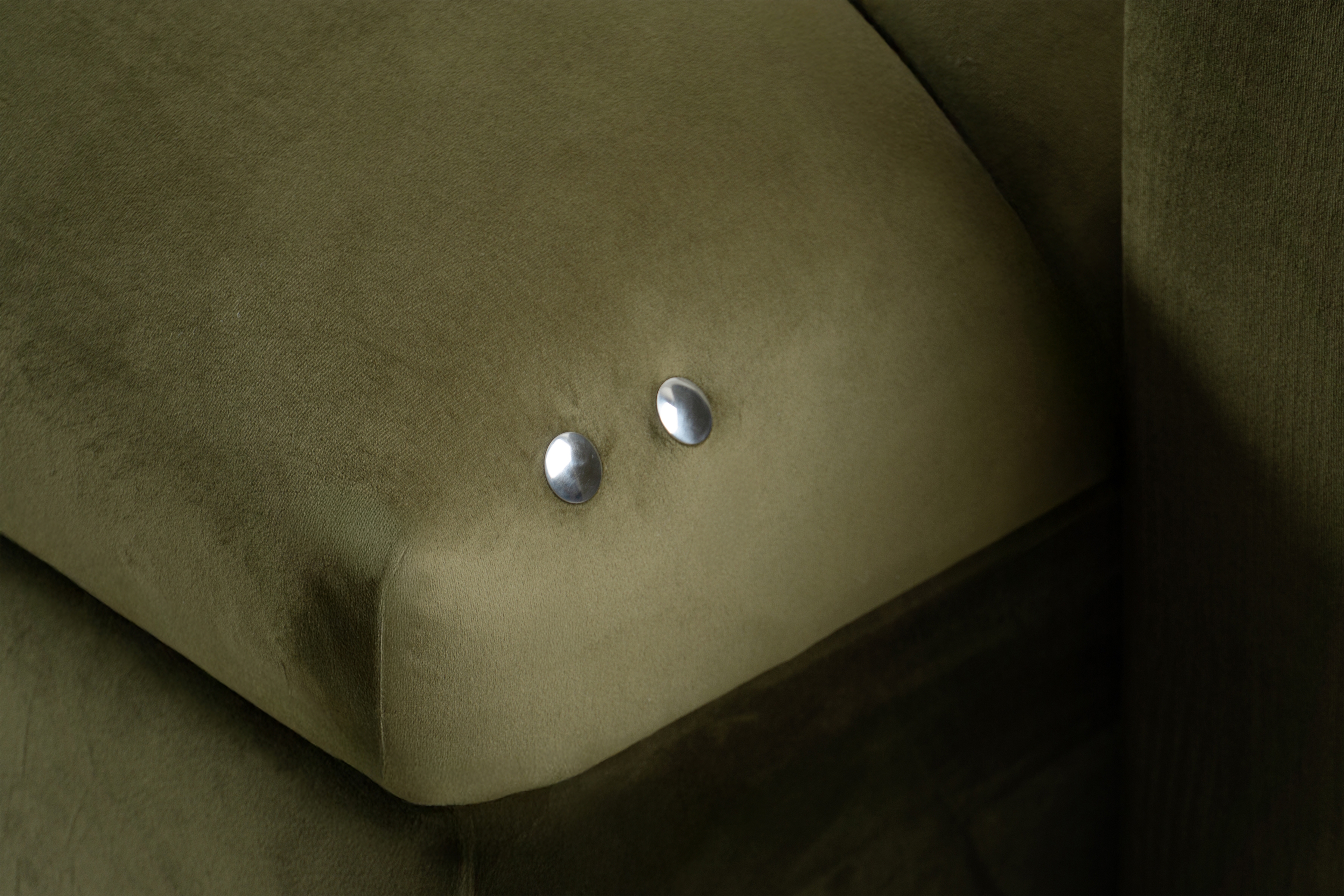 Rohová sedacia súprava Magnelio L ľavá elektrická s rozkladacou funkciou - zelený zamat Velluto 35 Rohová sedacia súprava Magnelio L elektryczny s funkciou spánku Ľavá strana - Zelený velúr Velluto 35 