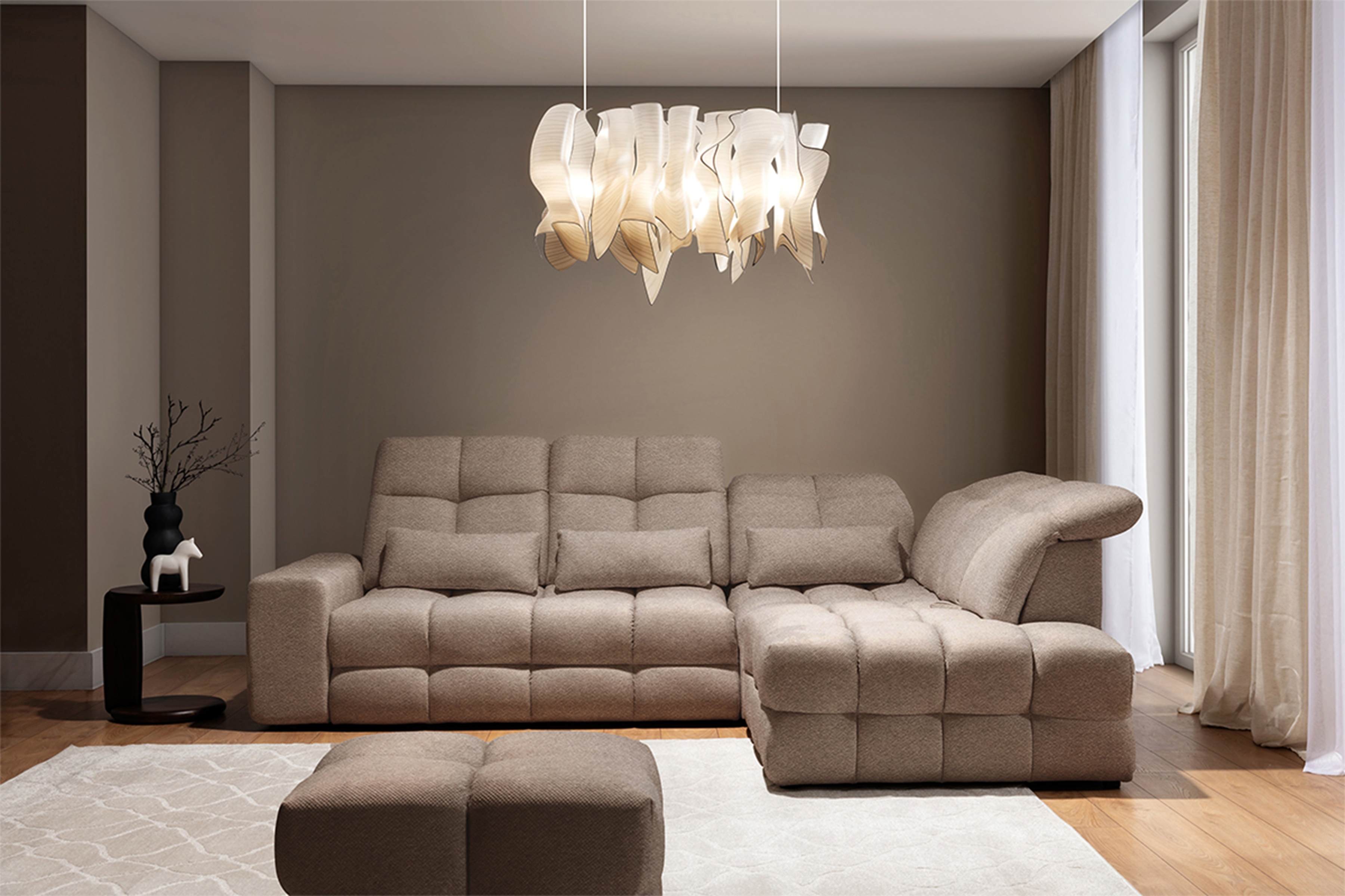 Rohová sedací souprava Magnelio Prestige L s elektrickým výsuvem pravá – béžová boucle Raven 34 Rohová sedací souprava Magnelio Prestige L z elektricky wysuwanym sedadlem pravá - béžová boucle Raven 34