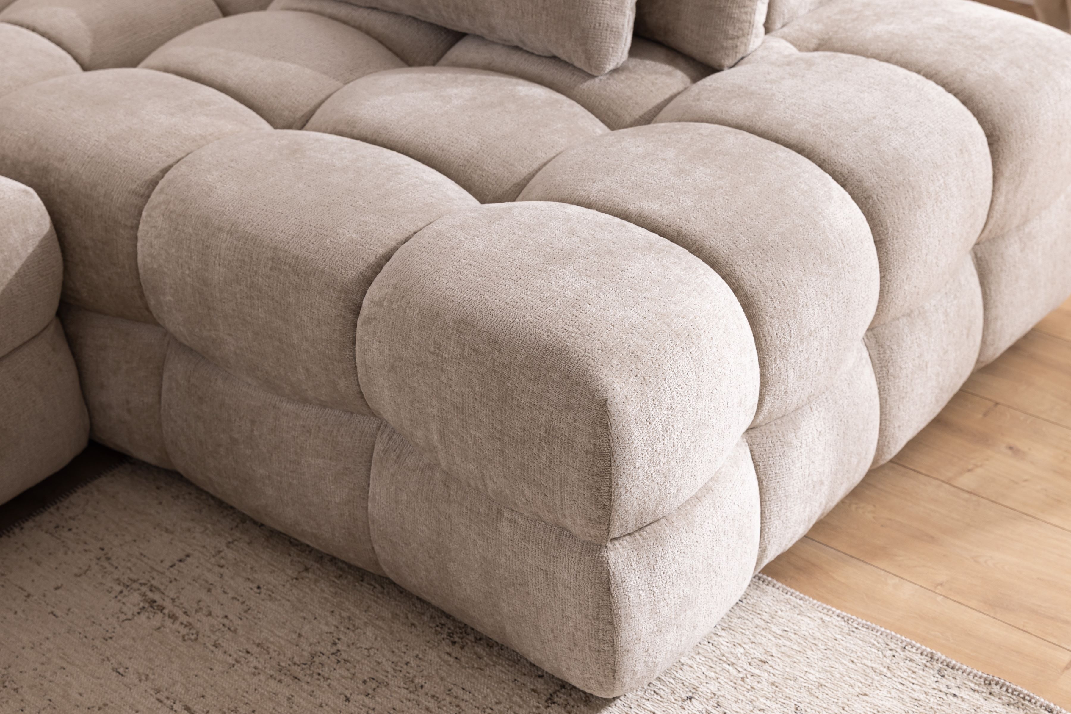 Rohová pohovka Magnelio Prestige L pravá s elektrickým výsuvem sedáku - béžový szenil Perfect Harmony 07 Rohová sedací souprava pravá Magnelio Prestige L z elektricky wysuwanym sedadlem - béžová šenil Perfect harmony 07