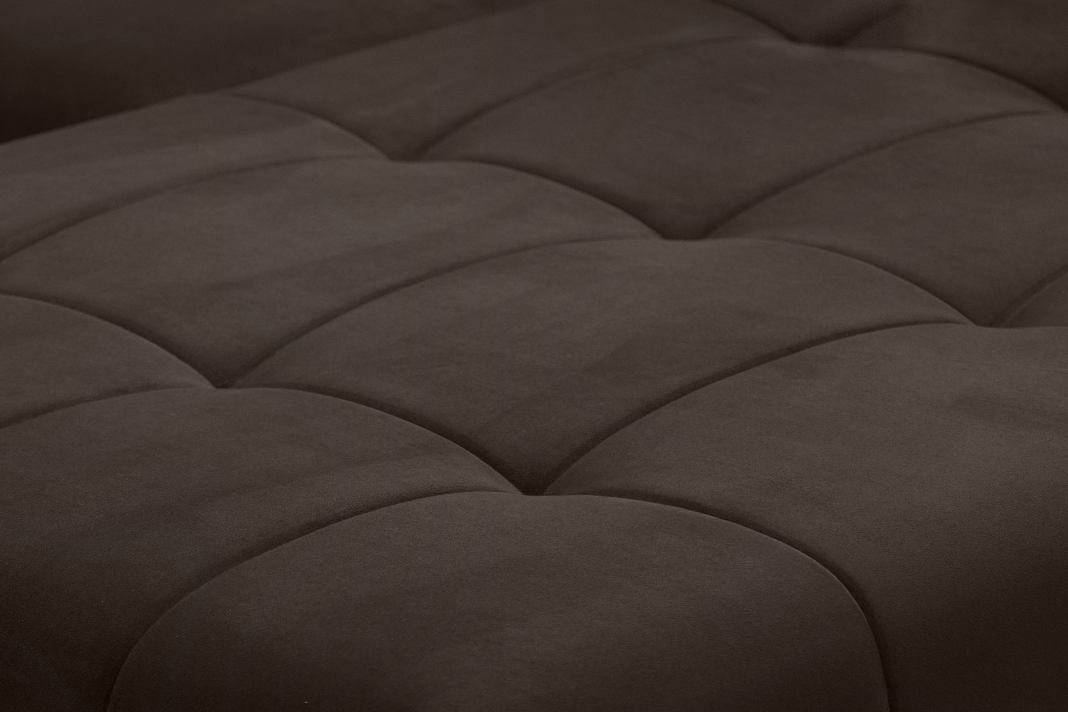 Rozkladacia rohová sedacia súprava Alyssia pravá - hnedý zamat Matt Velvet 29 Rohová sedacia súprava s funkciou spánku Alyssia pravá strana - Hnedý zamat Matt Velvet 29