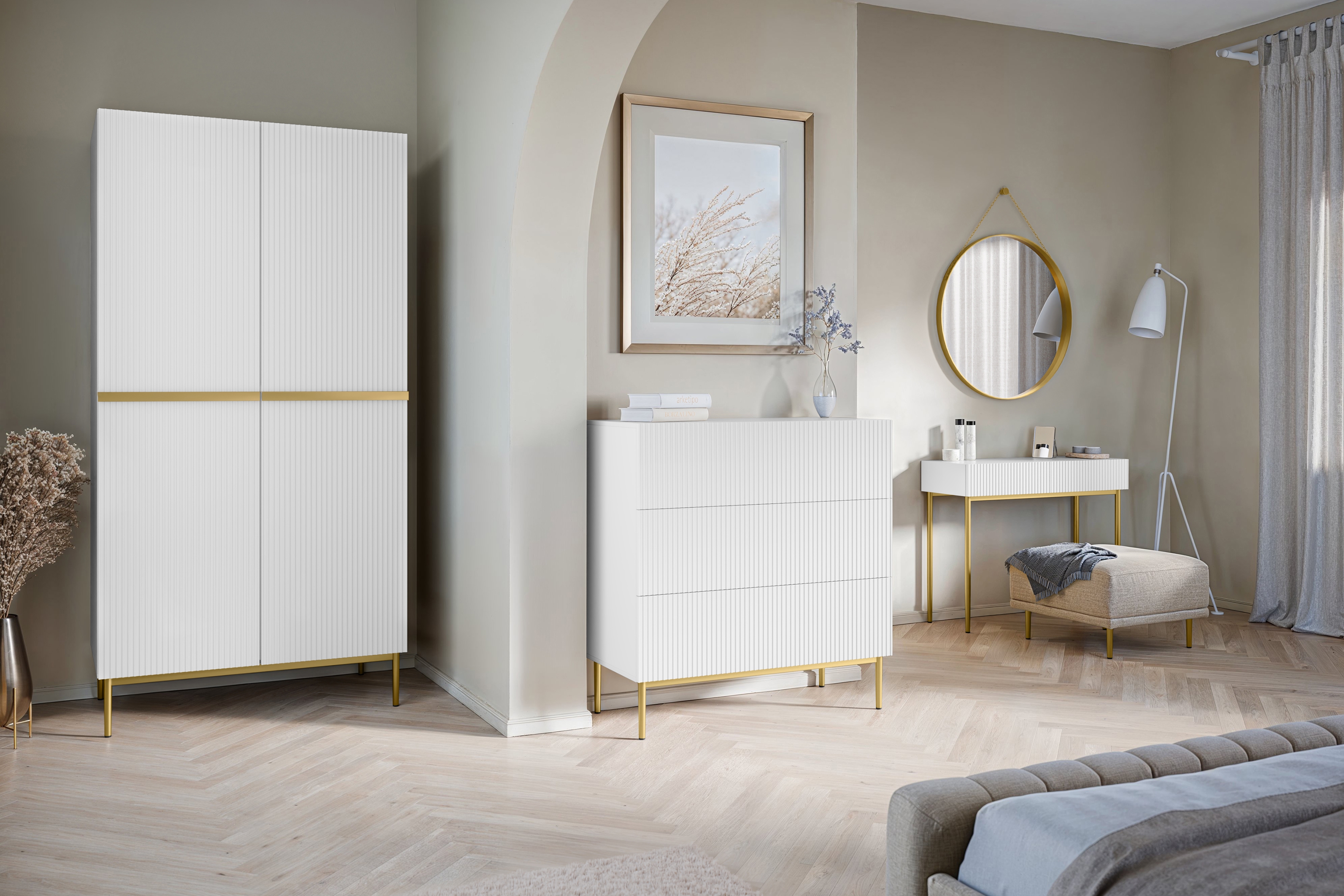 Moderný písací stôl Nicole - biely mat / zlaté nožičky moderné Písací stôl Nicole 100 cm so zásuvkami i metalowymi nogami- biely mat / zlote nozki