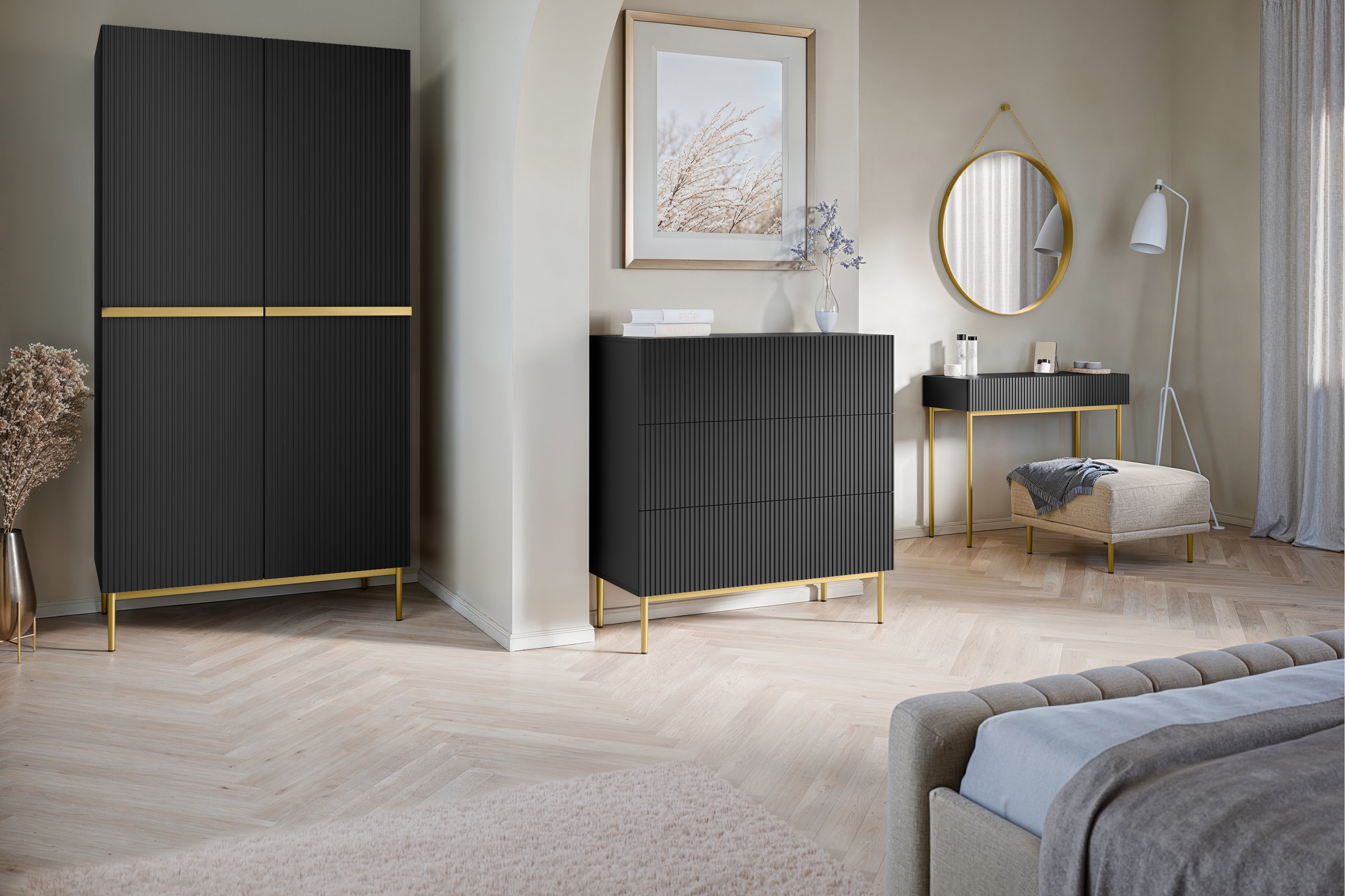 Moderný písací stôl Nicole - čierny mat / zlaté nožičky moderné Písací stôl Nicole 100 cm so zásuvkami i metalowymi nogami- Čierny mat / zlote nozki