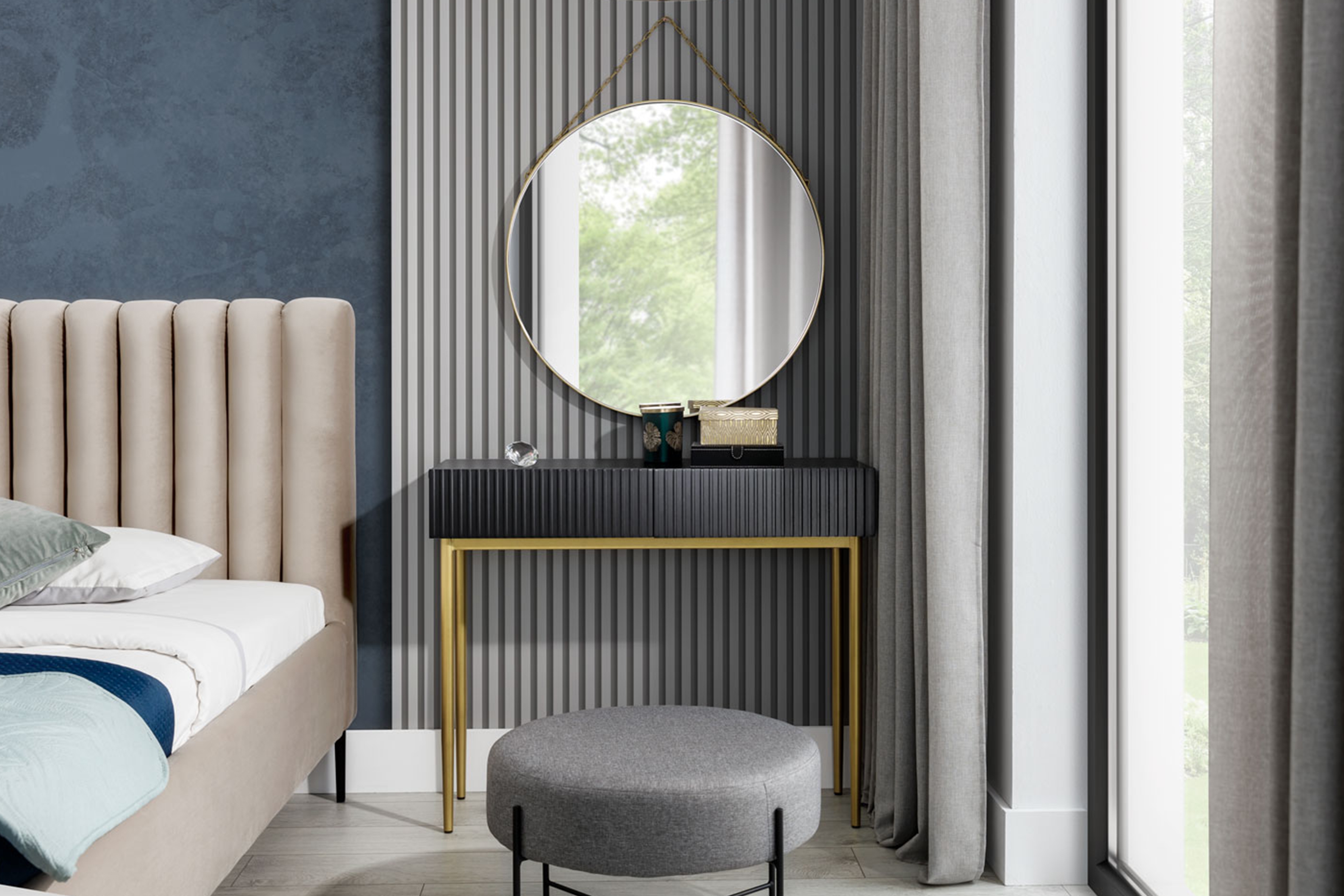 Moderný písací stôl Nicole - čierny mat / zlaté nožičky moderné Písací stôl Nicole 100 cm so zásuvkami i metalowymi nogami- Čierny mat / zlote nozki