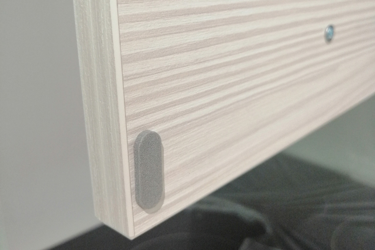 Penový tlmič na tiché zatváranie dvierok Mono Sposob uzycia