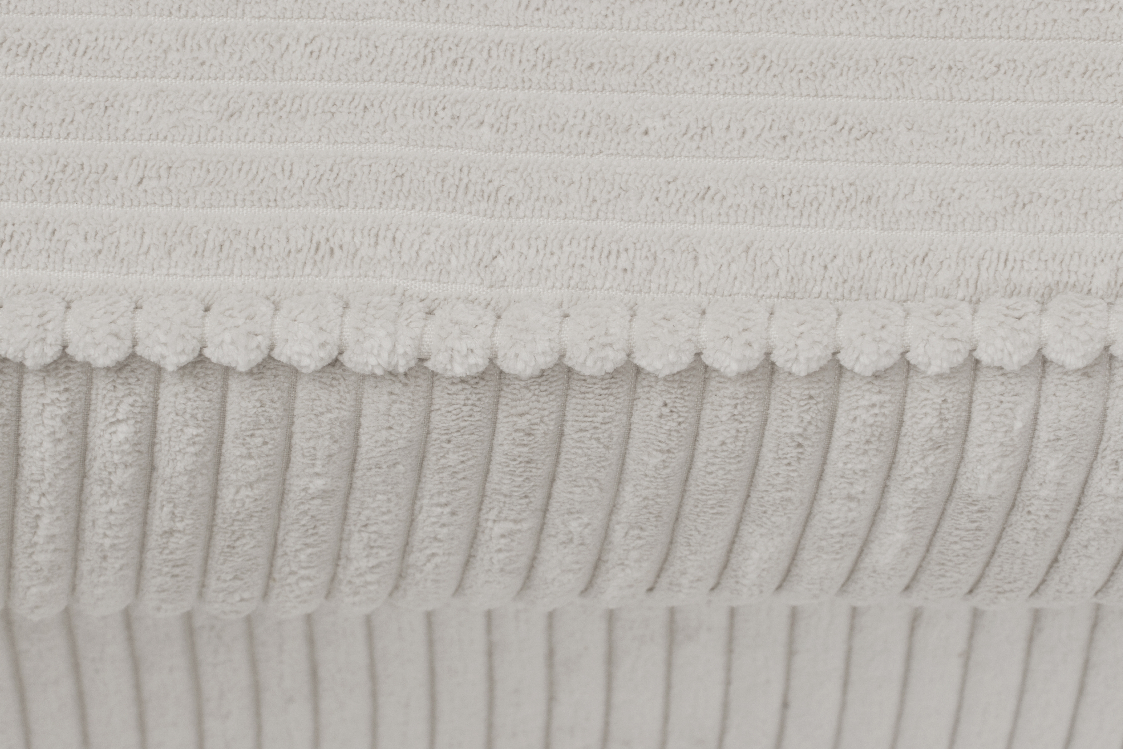 Podnožka křesla ušák Vilano - krémový manšestr Poso 100 / nohy buk Podnožka do fotela Ušák Vilano - jasný béžový manšestr Poso 100 / Nohy buk