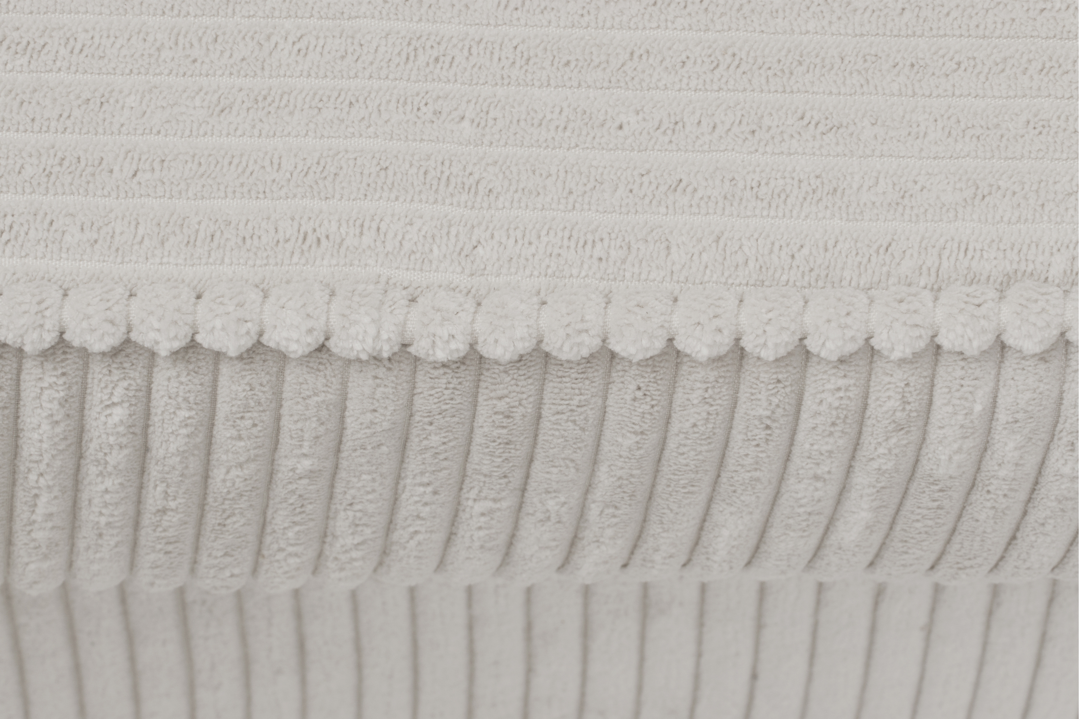 Podnožka křesla ušák Vilano - krémový manšestr Poso 100 / nohy venge Podnožka do fotela Ušák Vilano - jasný béžový manšestr Poso 100 / Nohy Venge 