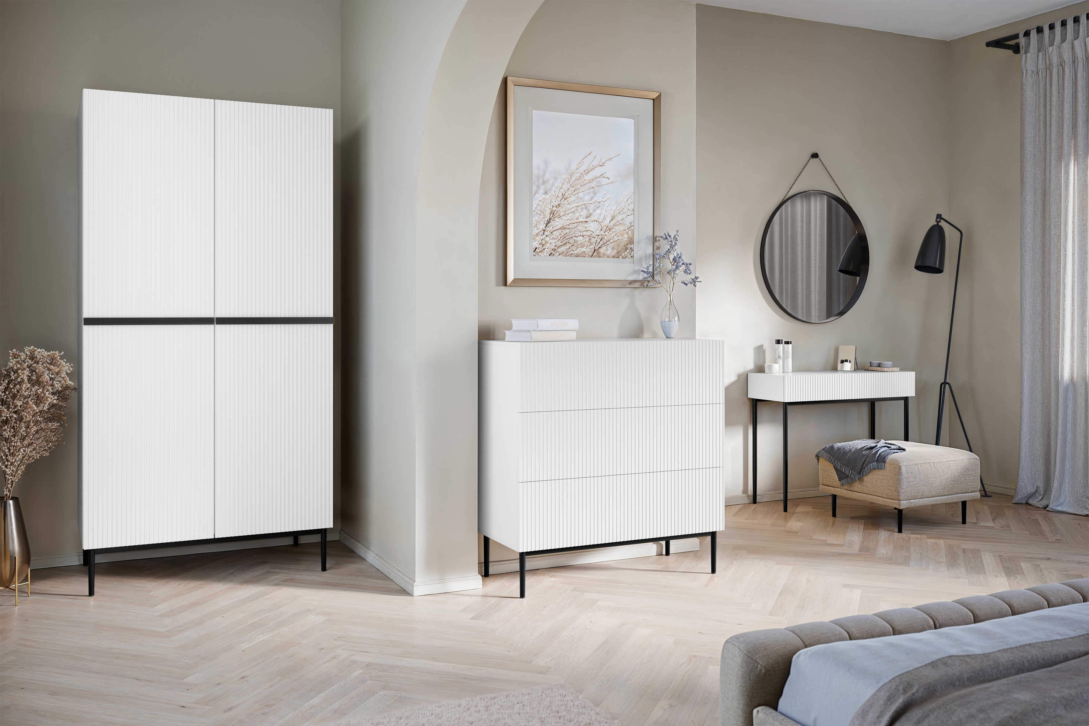 Skriňa Nicol 100 cm - biely mat / čierne nožičky Safa Nicole 100 cm z metalowymi nogami i uchwytami - biely mat / čierny nozki