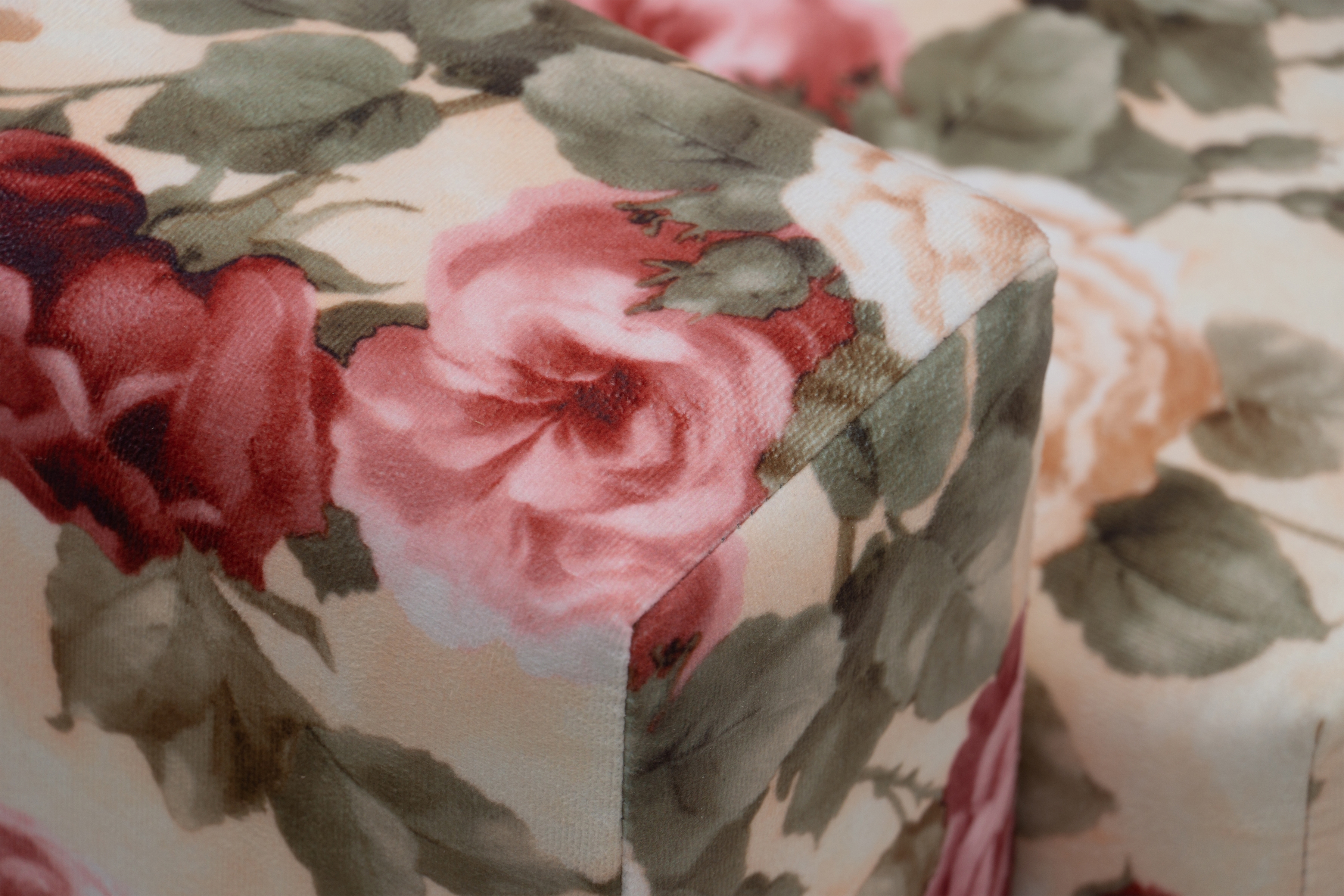 Rozkladacia dvojpohovka Anafia s úložným priestorom - kvetinový vzor Coral WM 82 Pohovka rozkladana pre 2 osoby s úložným priestorom Anafia - látka drukowana kvetinový vzor Coral WM 82