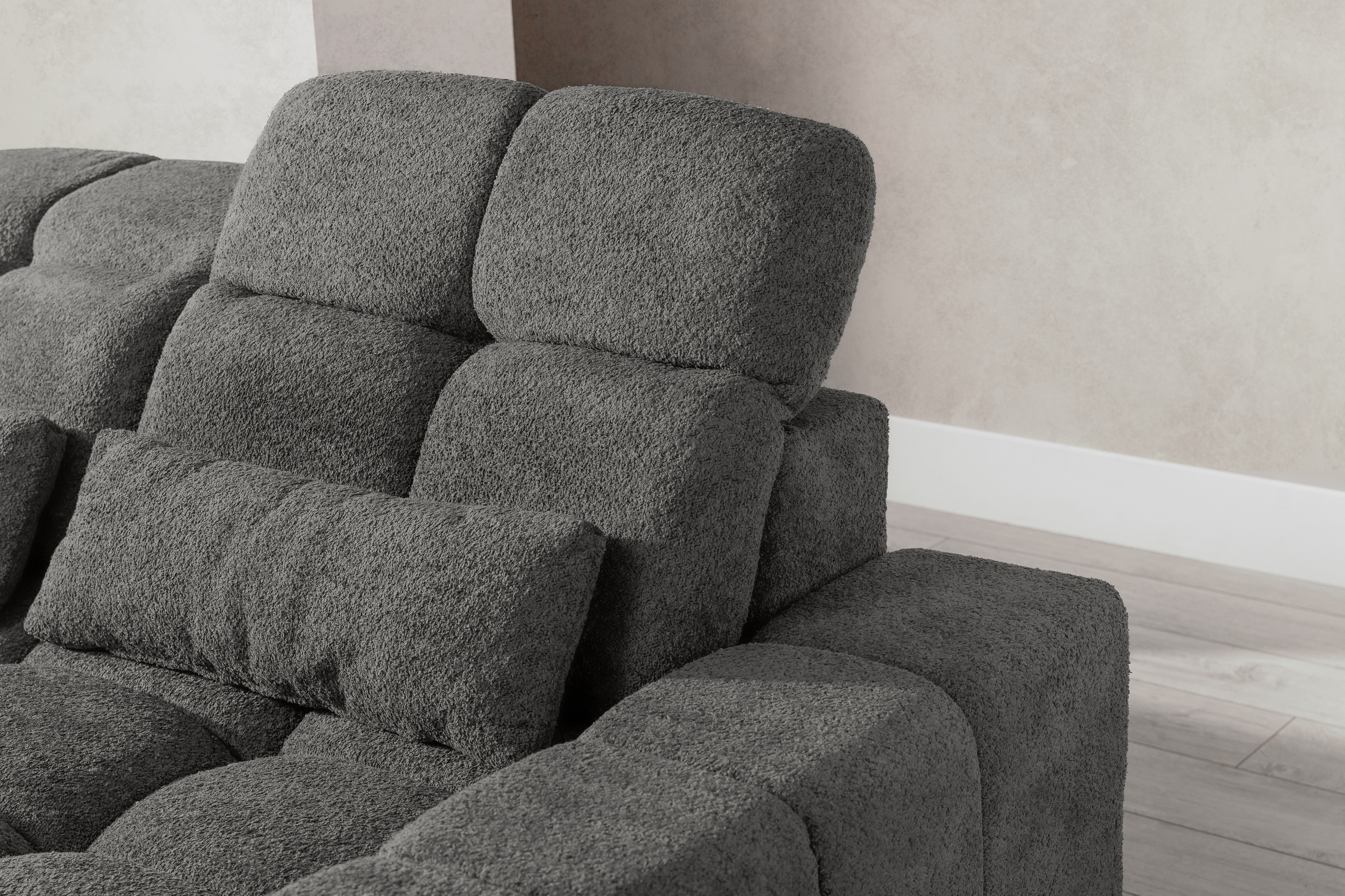 Trojmiestna elektrická pohovka Magnelio III - sivá bouclé Catch Me 25 Pohovka trojmiestna s elektricky výsuvným sedákem Magnelio III - šedá boucel Catch Me 25 