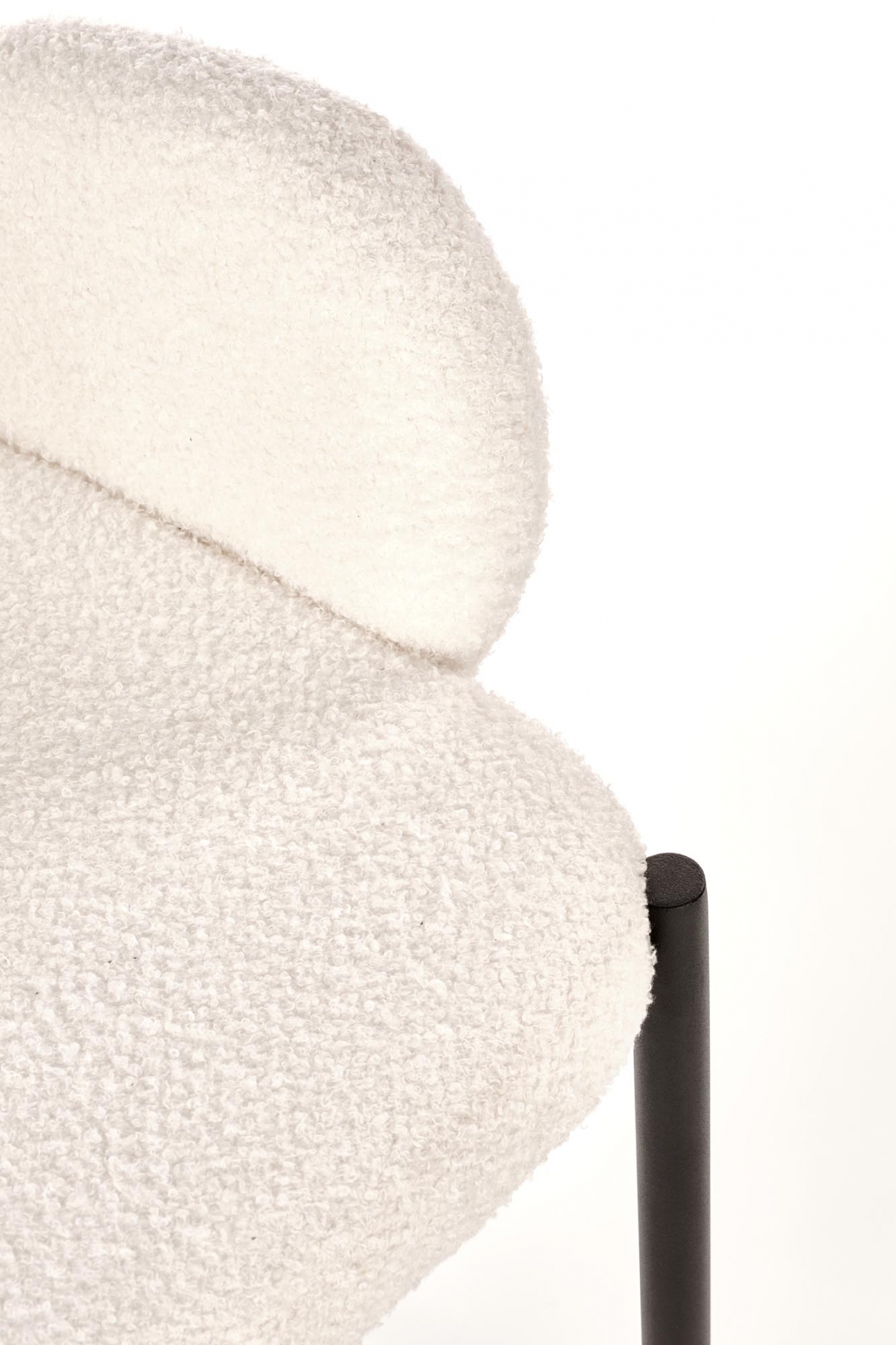 Jedálenská zostava Estavio Nolvari 4+1 – biely mramor / krémové buklé Stôl rozkladany Nolvari z czterema tapicerowanymi krzeslami Estavio - Biely mramor / boucle Krémový 