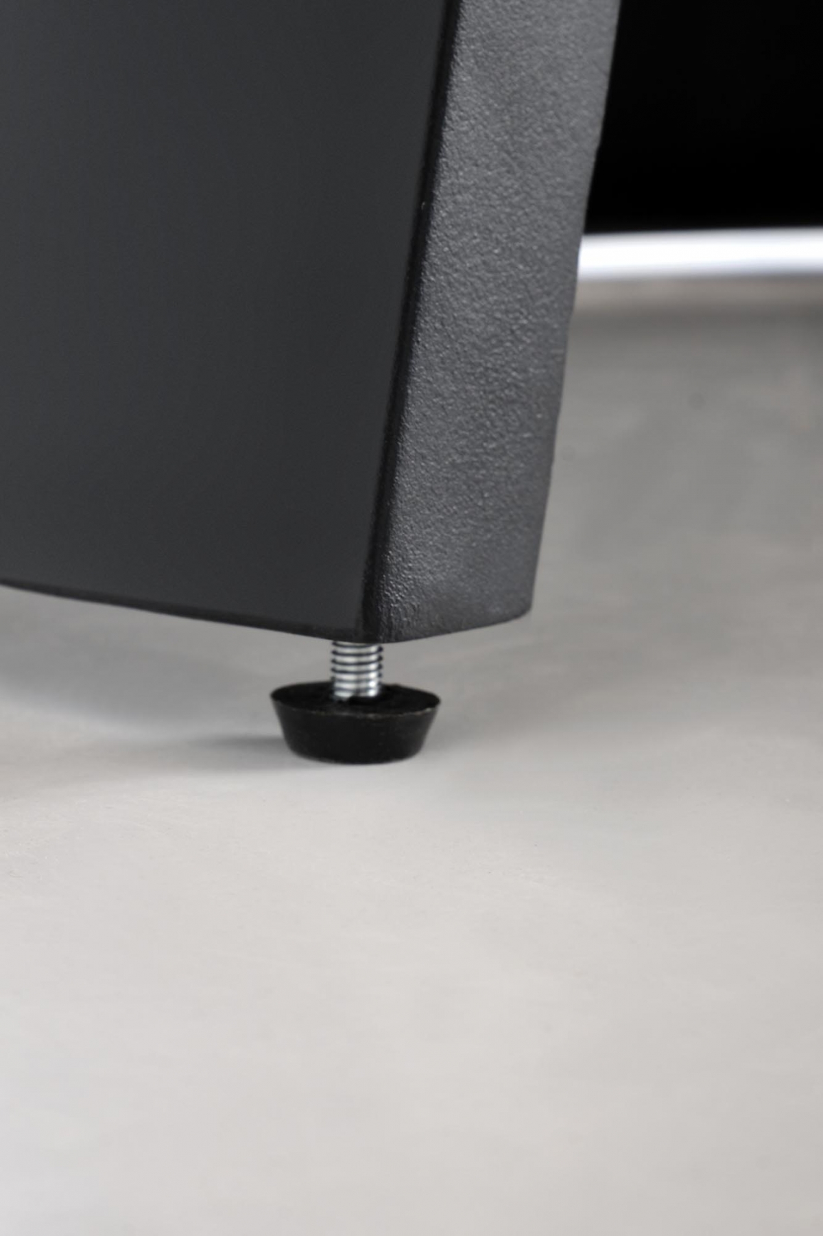 Jídelní set stůl Zavio + 4 židle Arelis - přírodní / černá / béžová Stůl rozkladany Zavio se čtyřmi krzeslami tapicerowanymi Arelis  - přírodní/černé nožičky/béžová