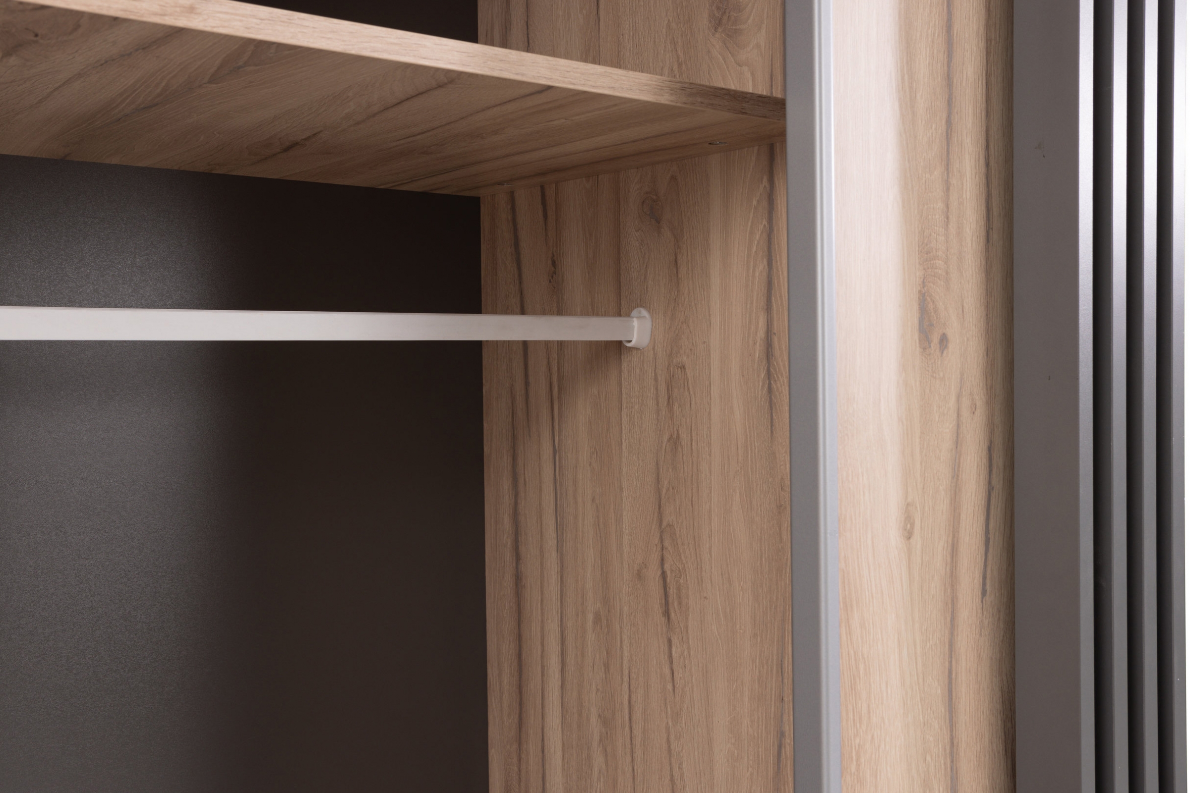 Šatní skříň Allmo AL16 200 cm se zrcadlem - dub estana / antracit skříň Allmo AL16 - 200 cm z zrcadlem - dub estana / antracitová