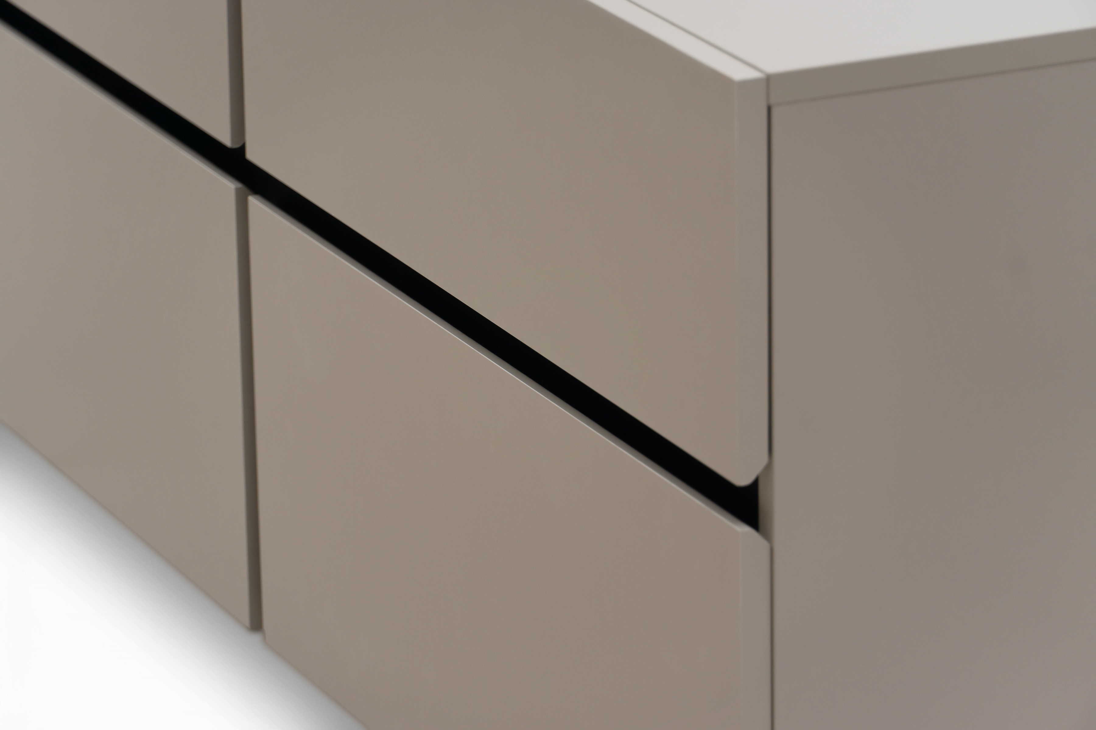 TV stolík Cross 180 cm s 3 zásuvkami - congo / čierna TV skrinka Gramon 180 cm so zásuvkami - congo / Čierny