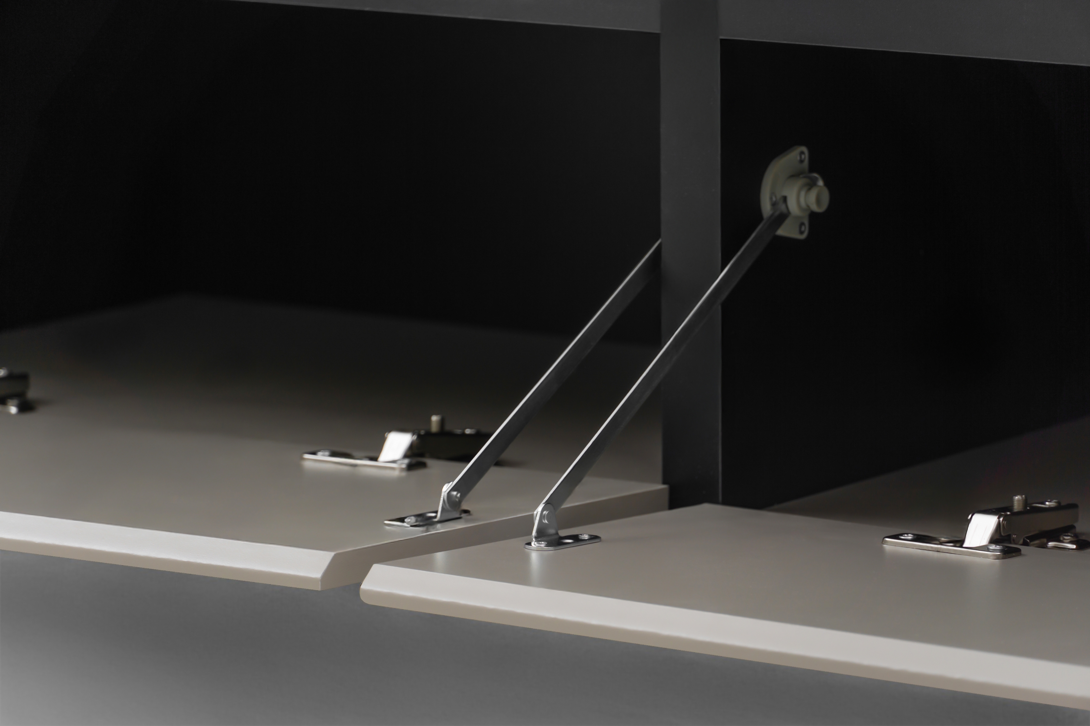 TV stolík Cross 180 cm s 3 zásuvkami - congo / čierna TV skrinka Gramon 180 cm so zásuvkami - congo / Čierny