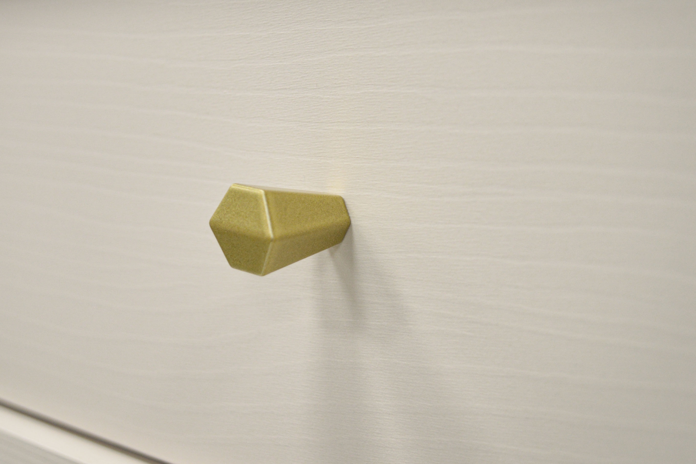 TV stolek Lotina II 2K 120 cm - písková béžová / zlaté nožky skříňka RTV Lotina II 2K - 120 cm - béžová Pískový / zlatá Nohy