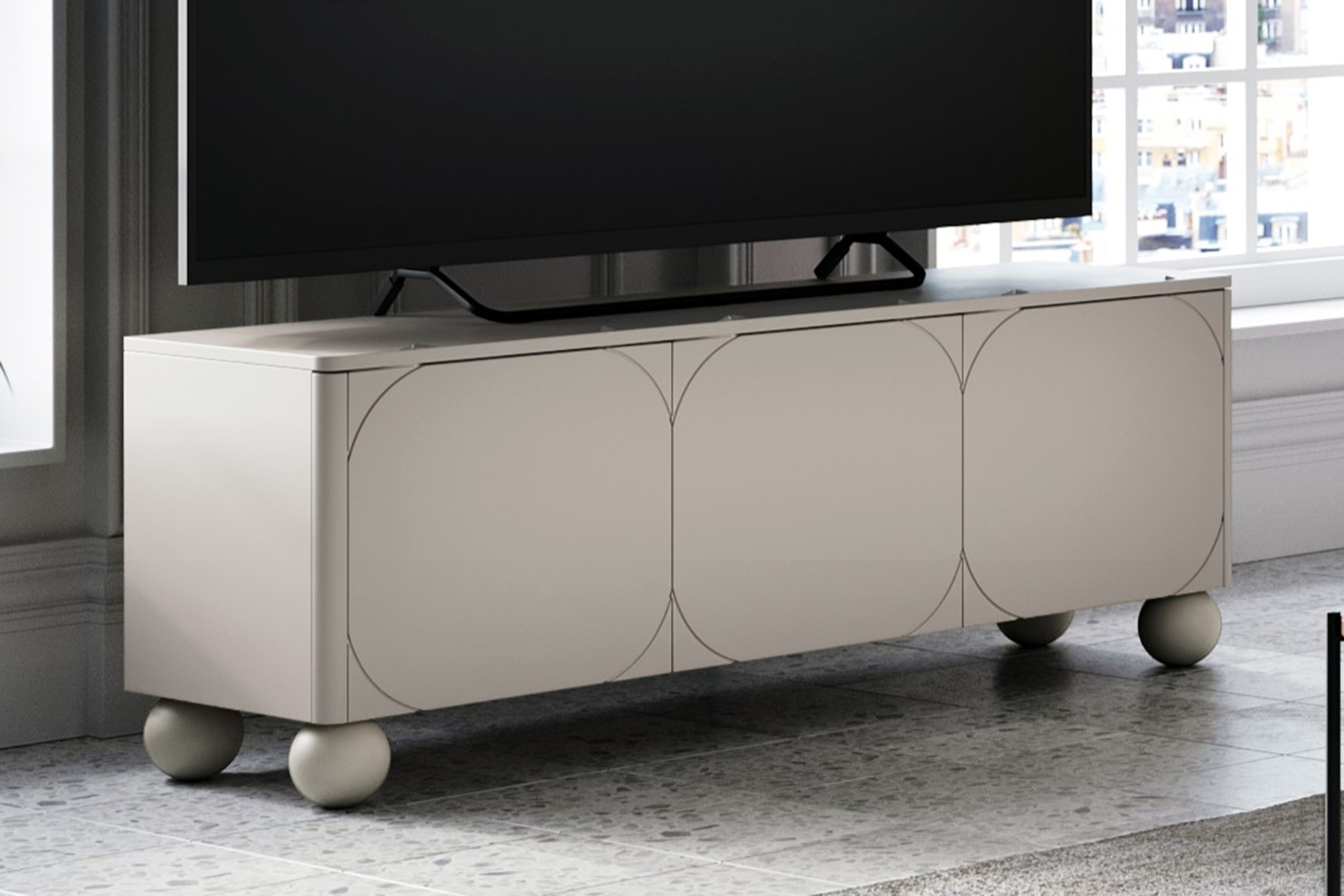 TV stolík Sonatia II 150 cm trojdverový na guľatých nohách - kašmírový TV skrinka trojdverová Sonatia II na nogach kulach 150 cm - kašmír