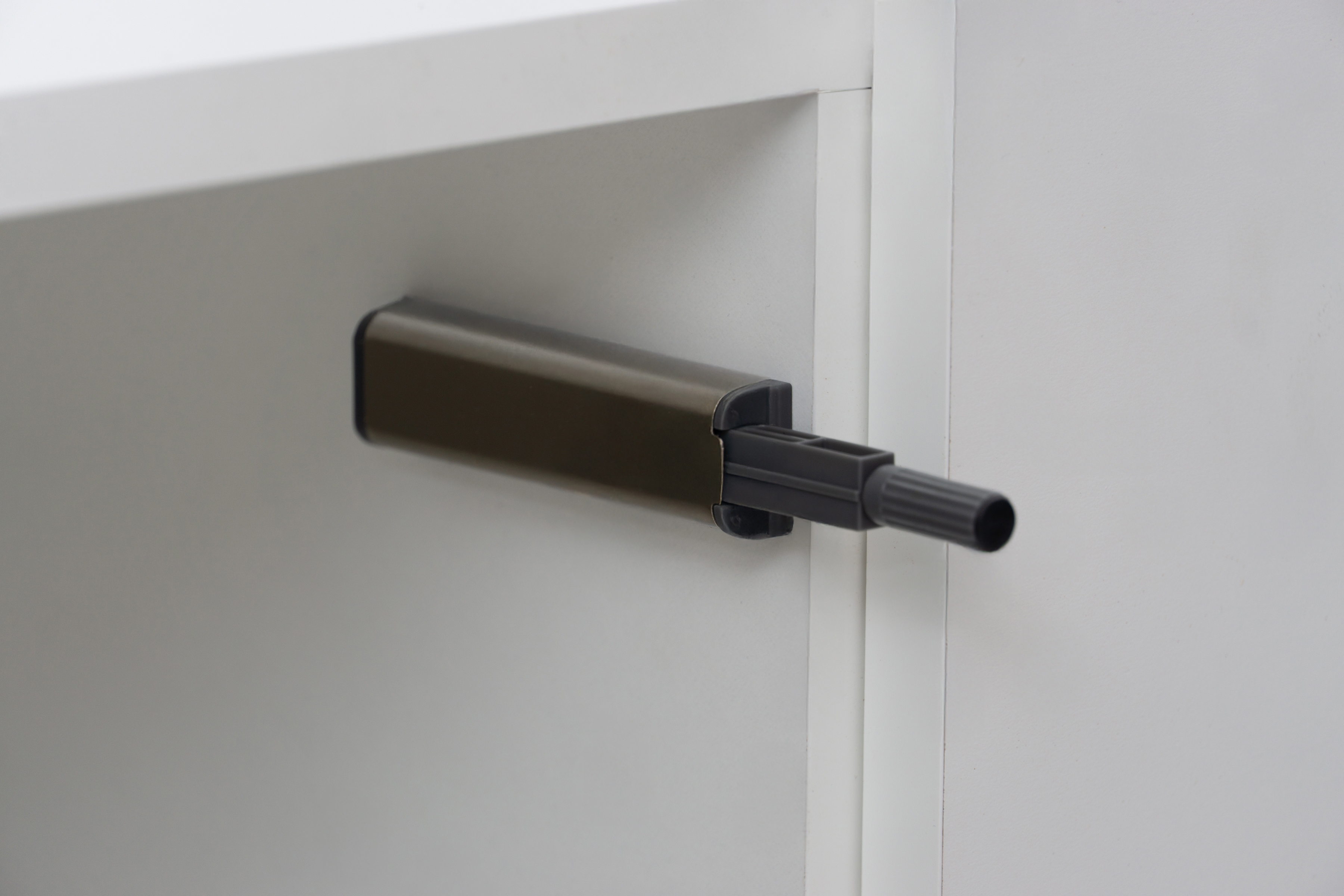 TV skrinka Jukon 204 cm - biely supermat / čierne nožičky TV skrinka Wezilo 204 cm - Biely supermat / čierny nožičky