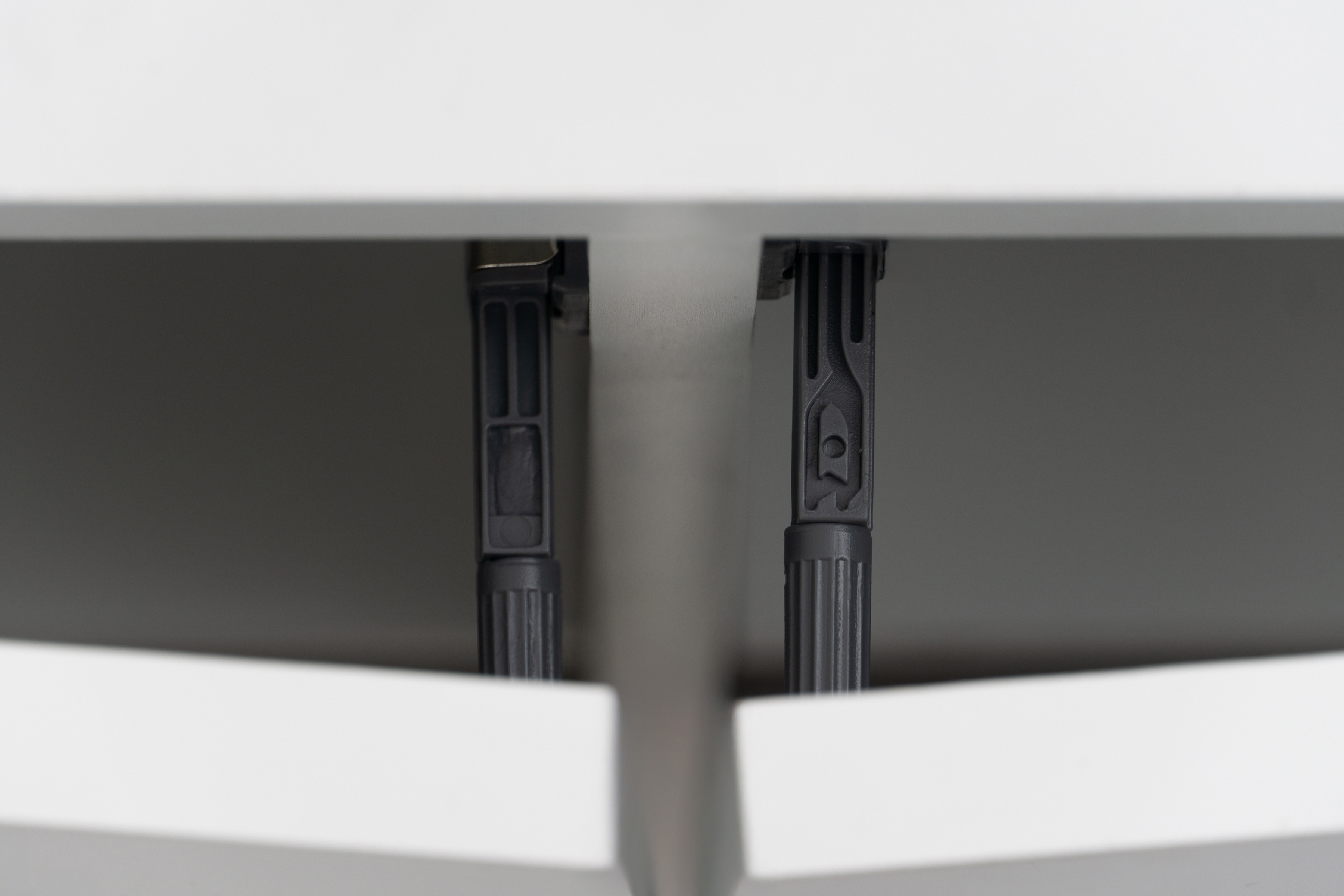 TV skrinka Jukon 204 cm - biely supermat / čierne nožičky TV skrinka Wezilo 204 cm - Biely supermat / čierny nožičky