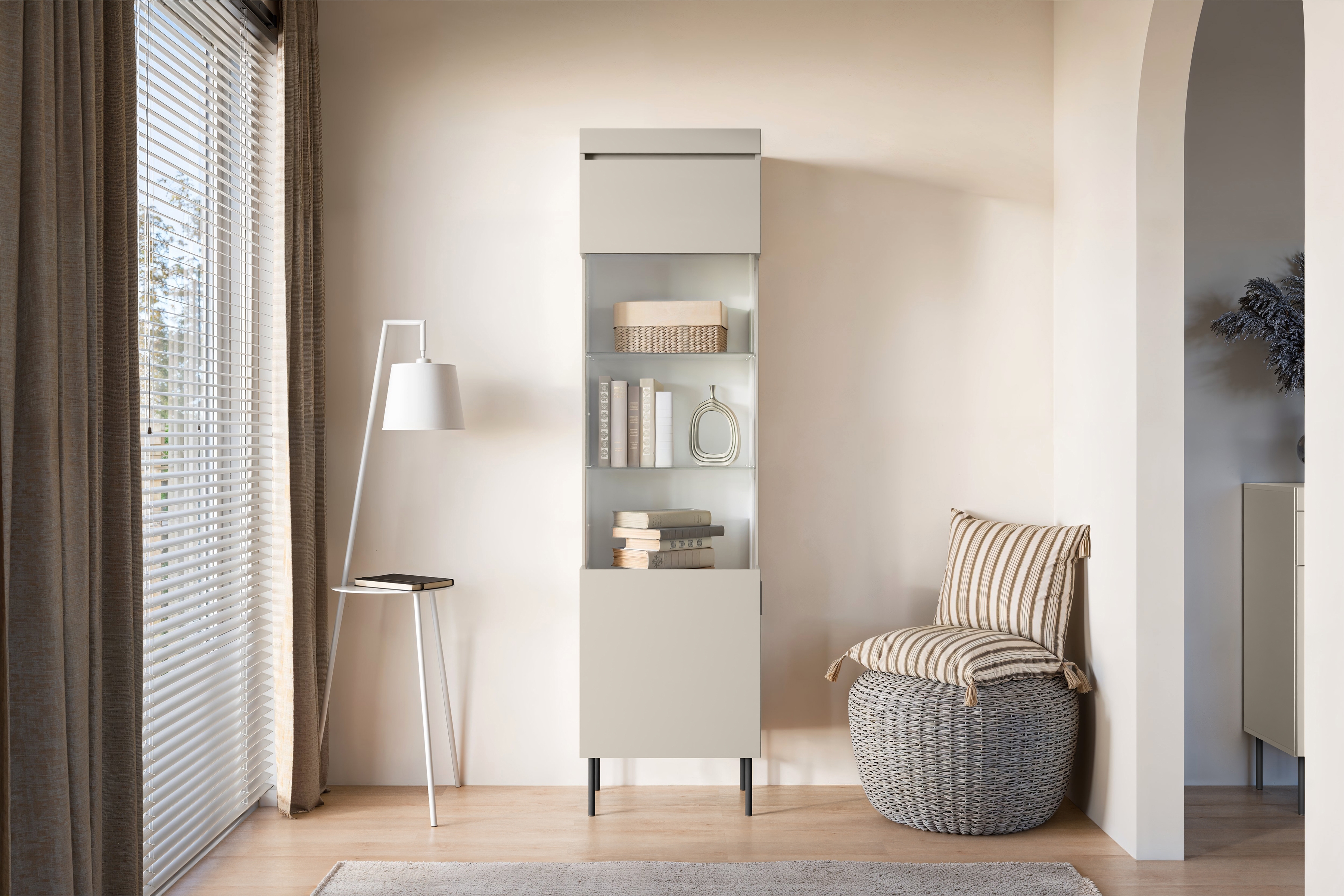 Vitrína Sentia 1D - kašmírová / čierna Vitrína do obývacej izby Sentia 1D - kašmír / Čierny 