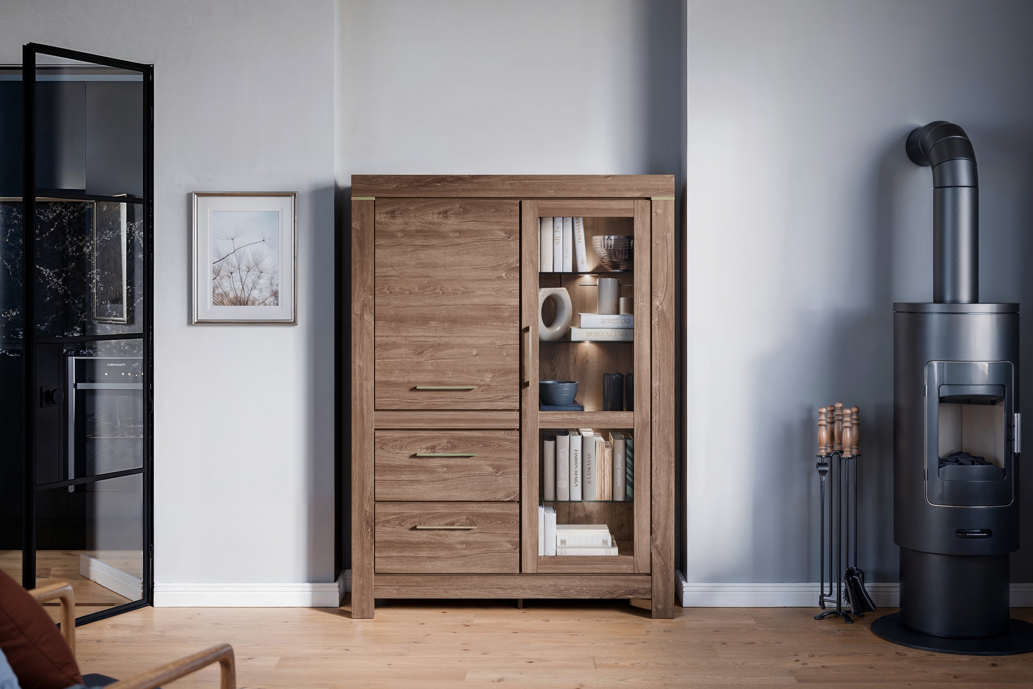 Vitrína German 115 cm - dub stirling Vitrína German so zásuvkami 115 cm - Dub stirling