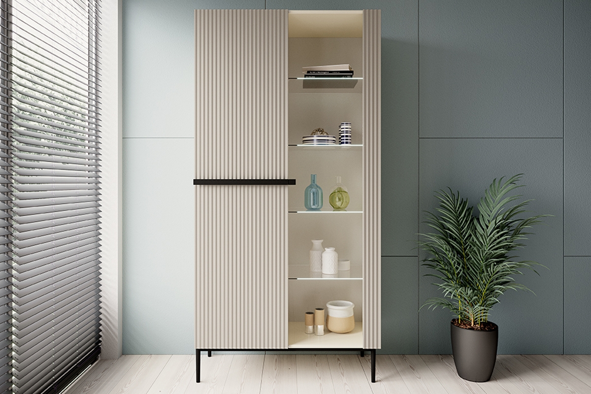 Vitrína Nicole 100 cm - kašmír / černé nožky Vitrína Nicole 100 cm s frézovanou přední částí - kašmír / černá nozki